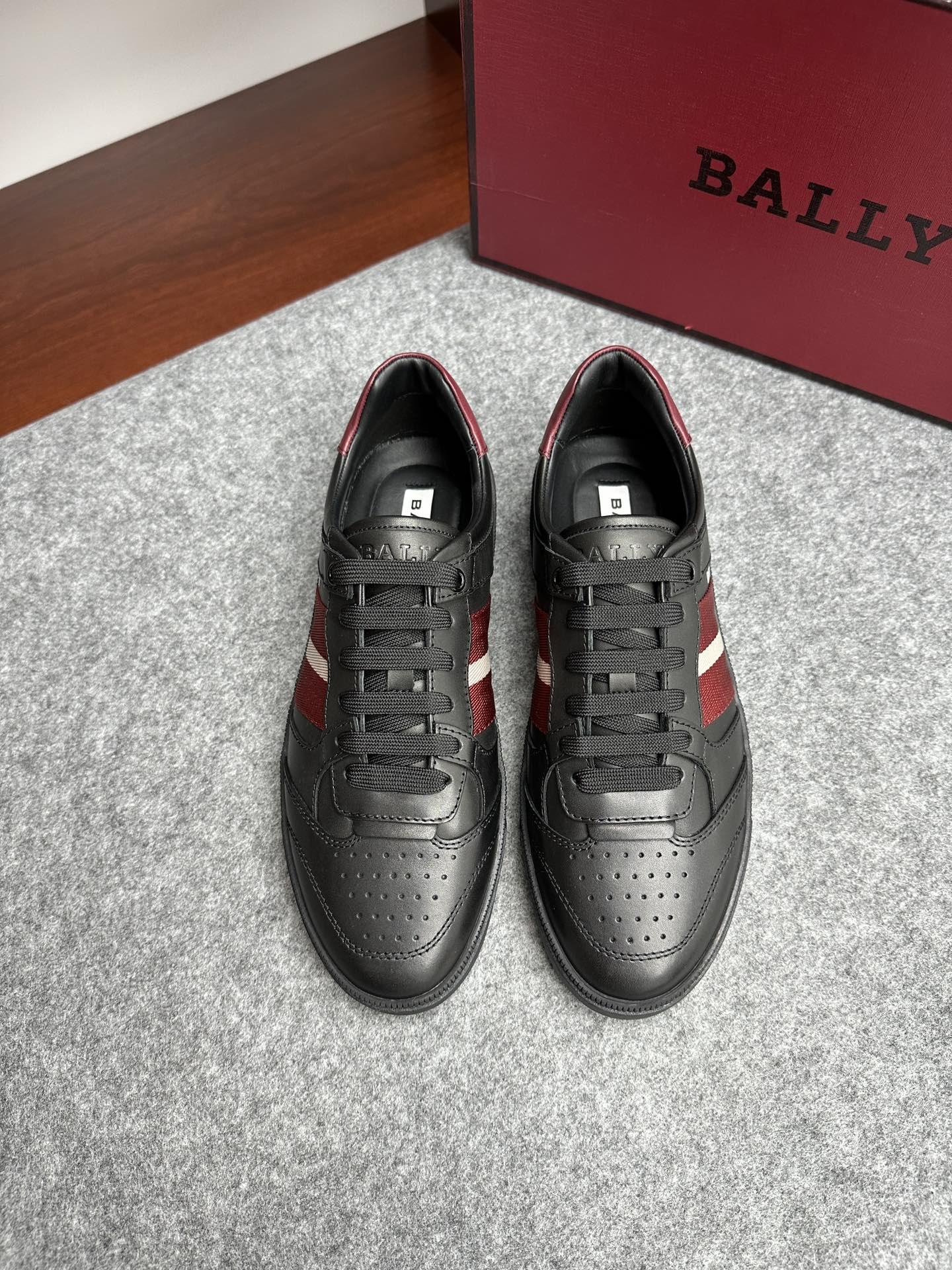 El modelo clásico de moda de BALLY, las nuevas zapatillas deportivas casuales RAISE, piel de vacuno importada…