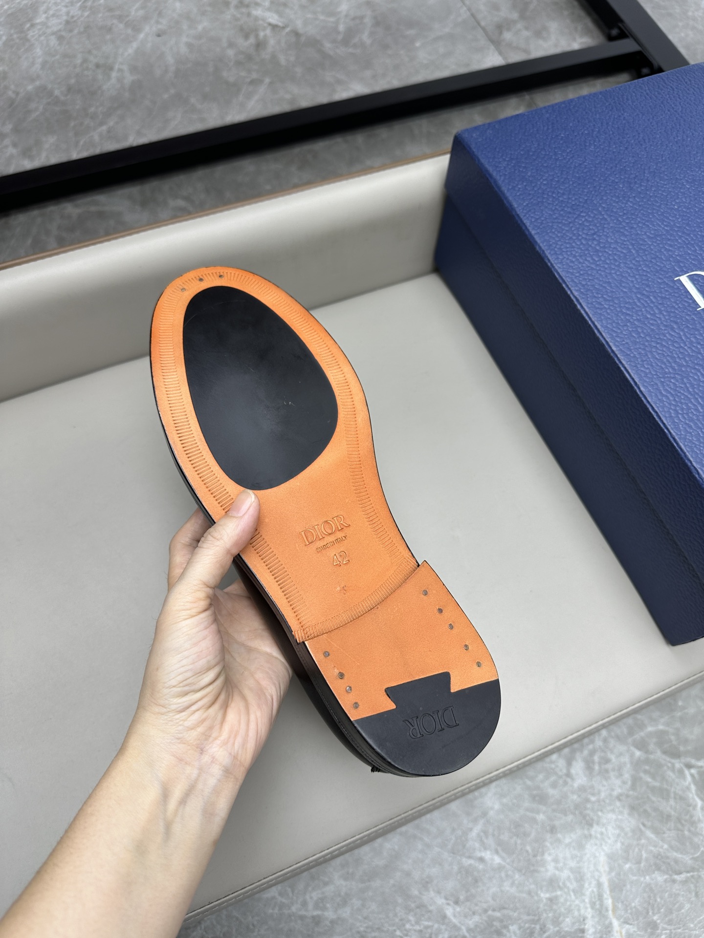 Dior 迪奥男士皮鞋 - 輝くスタイルと快適さの融合