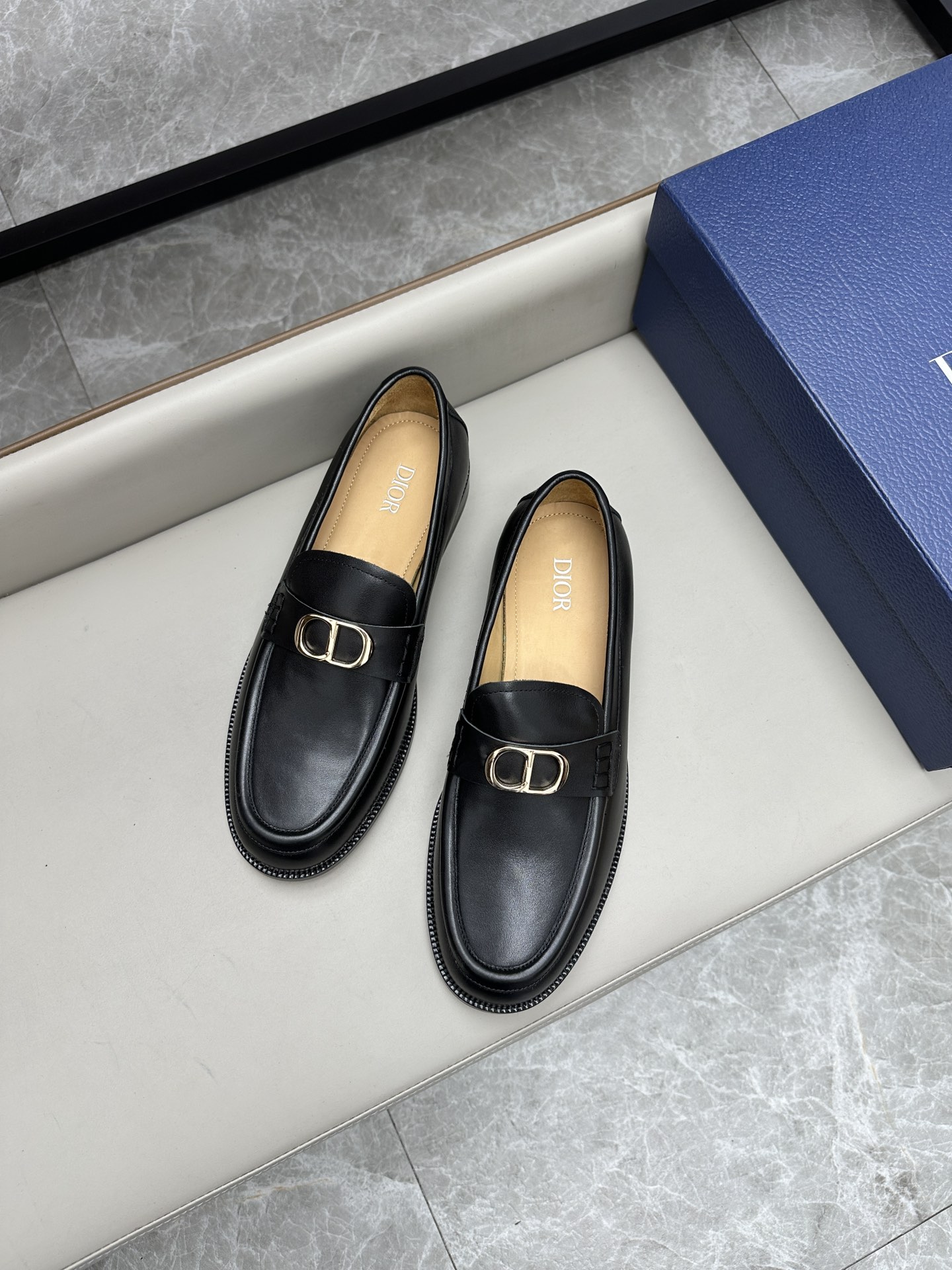 Dior 迪奥男士皮鞋 - 輝くスタイルと快適さの融合