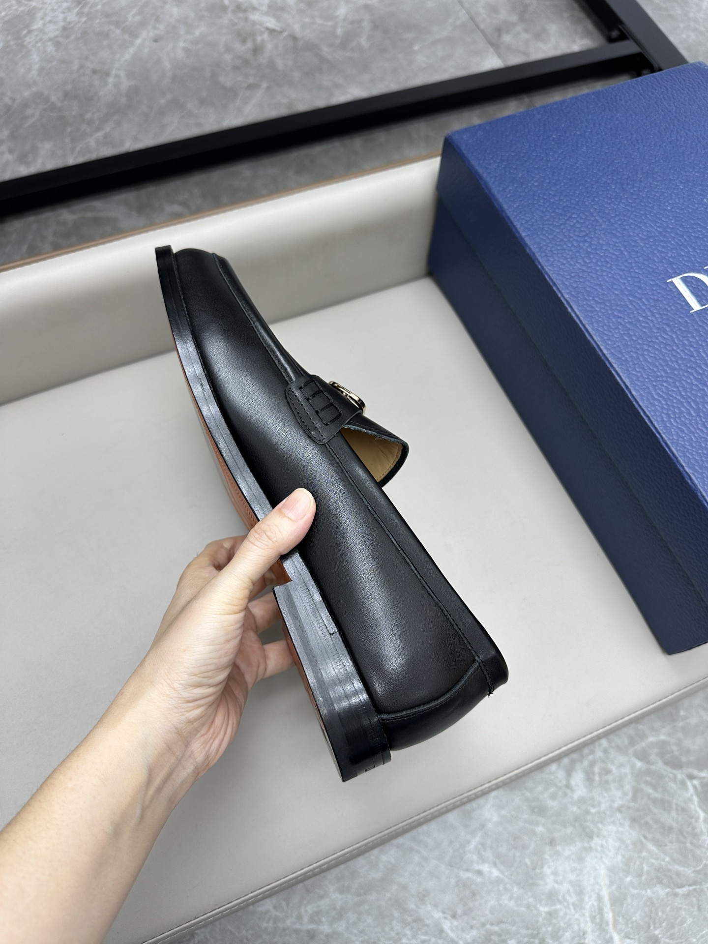 Dior 迪奥男士皮鞋 - 輝くスタイルと快適さの融合