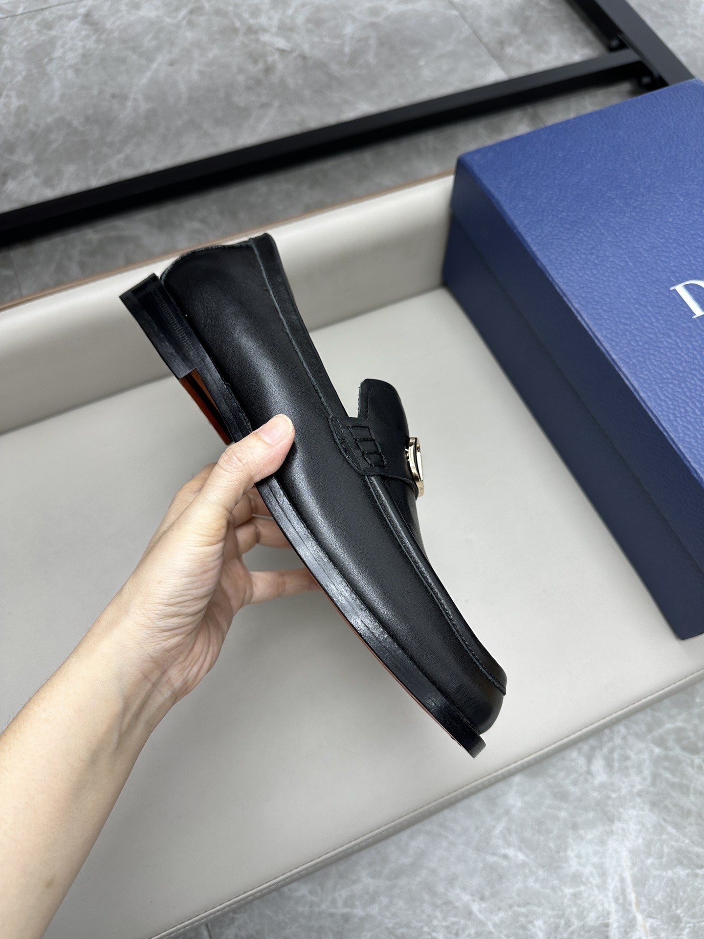 Dior 迪奥男士皮鞋 - 輝くスタイルと快適さの融合