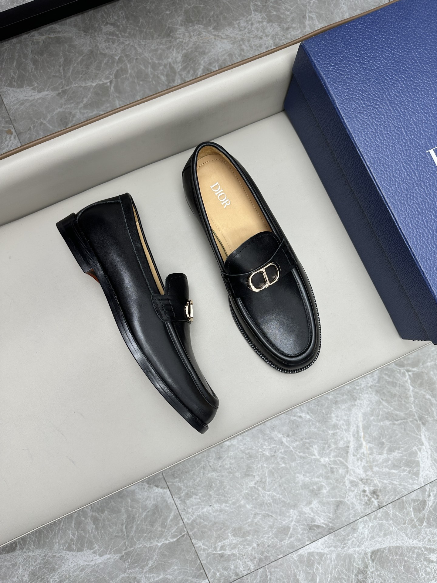 Dior 迪奥男士皮鞋 - 輝くスタイルと快適さの融合