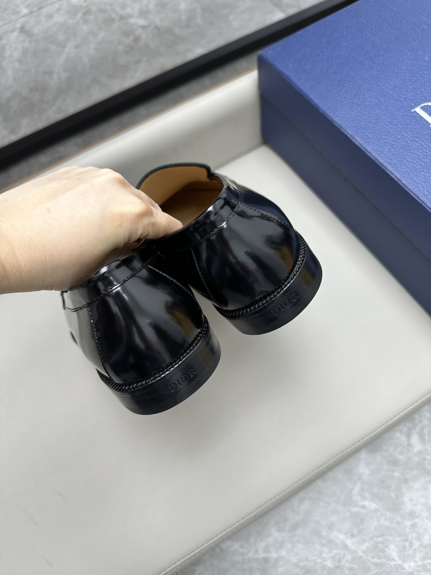 Dior 迪奥男士皮鞋 - シンプルでスタイリッシュな真皮シューズ