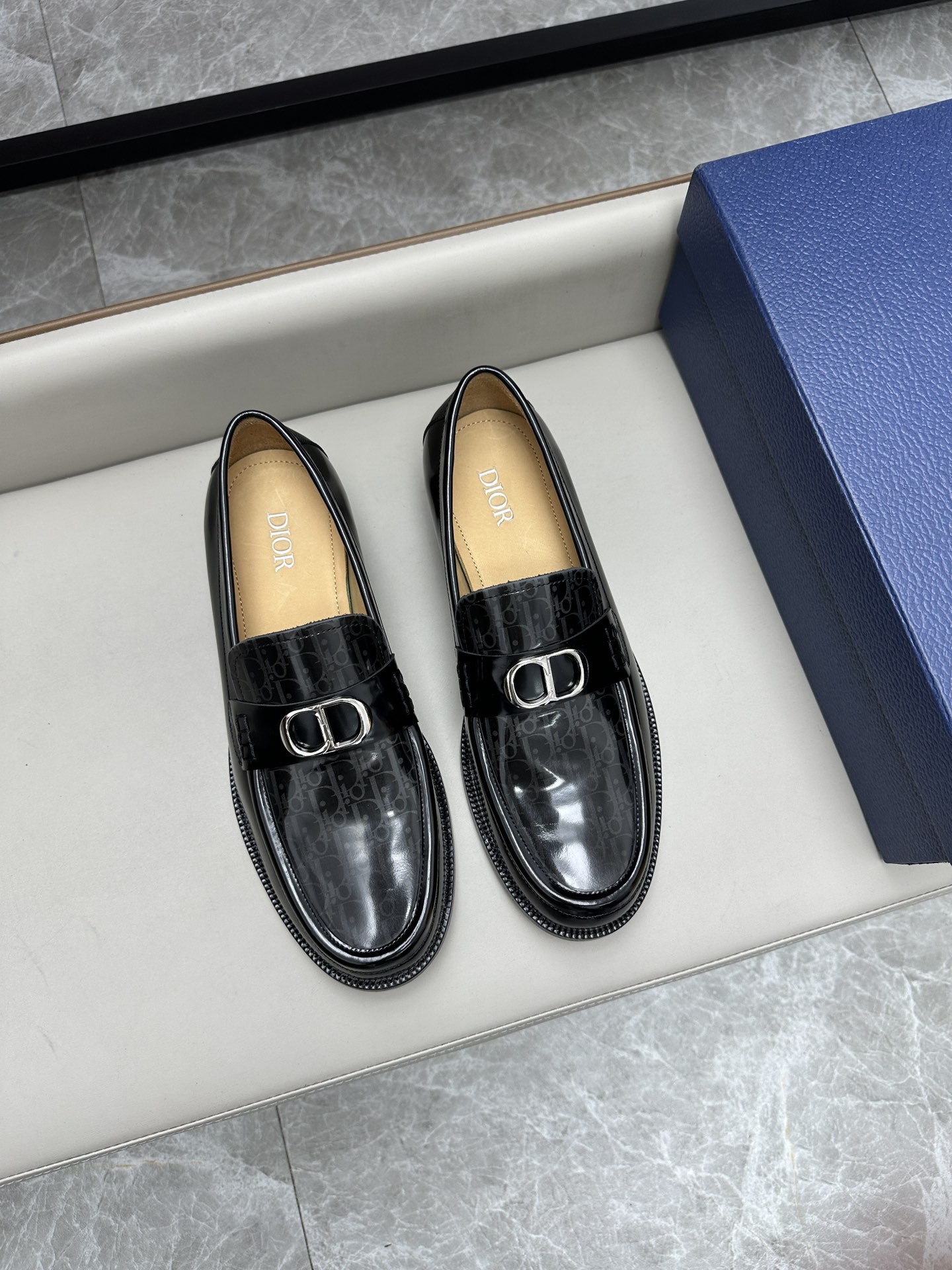 Dior 迪奥男士皮鞋 - シンプルでスタイリッシュな真皮シューズ