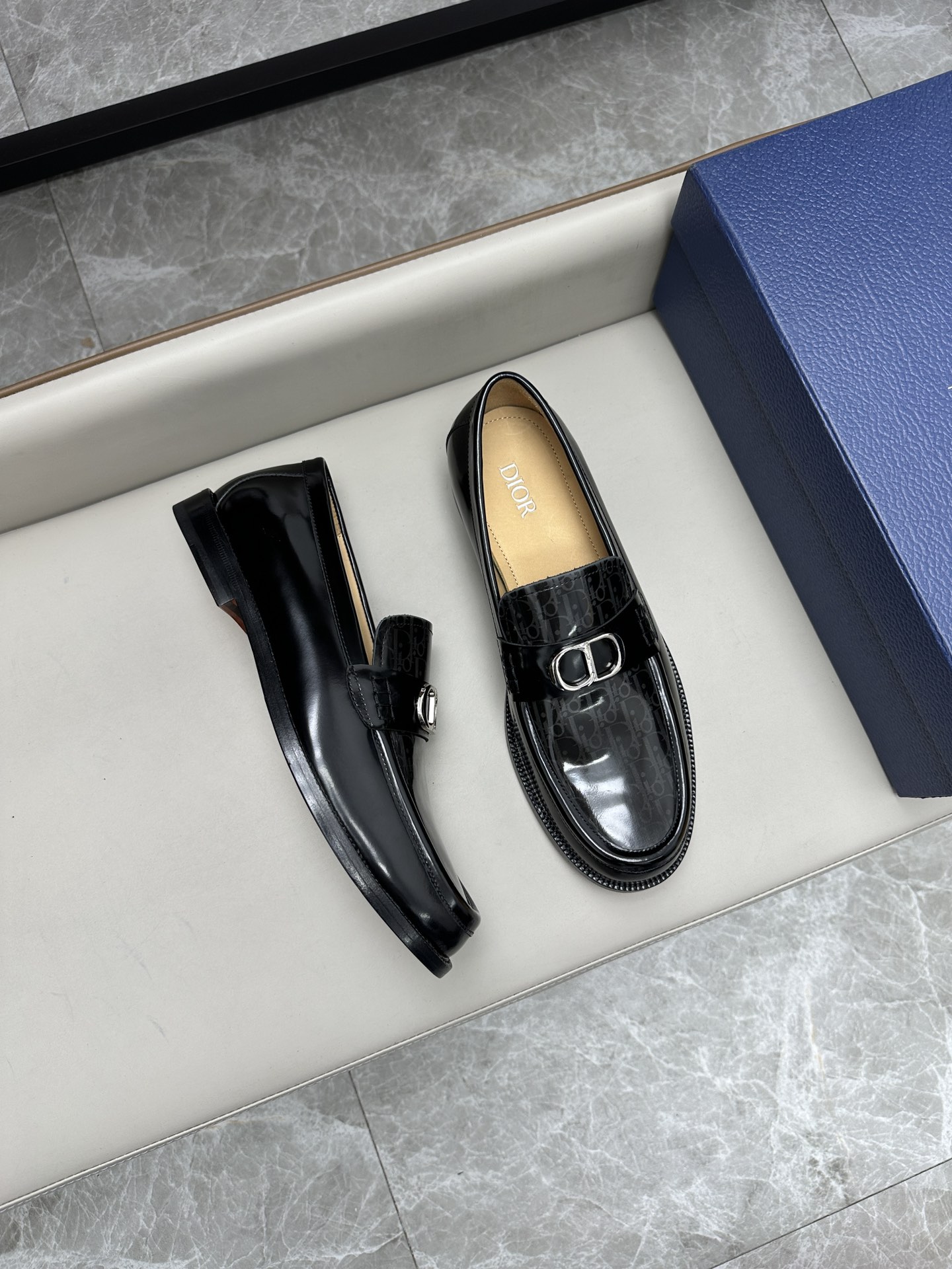 Dior 迪奥男士皮鞋 - シンプルでスタイリッシュな真皮シューズ