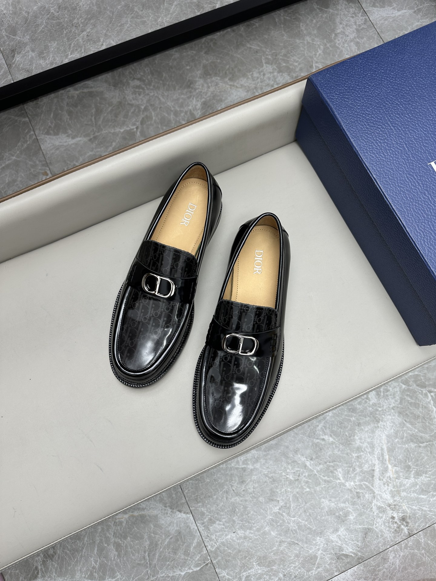 Dior 迪奥男士皮鞋 - シンプルでスタイリッシュな真皮シューズ