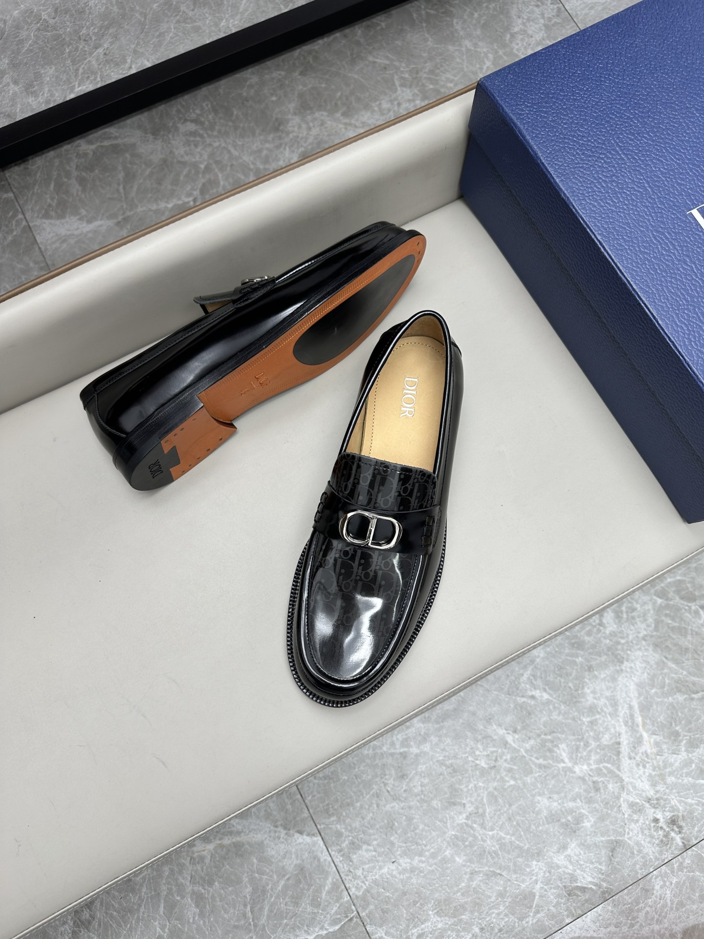 Dior 迪奥男士皮鞋 - シンプルでスタイリッシュな真皮シューズ