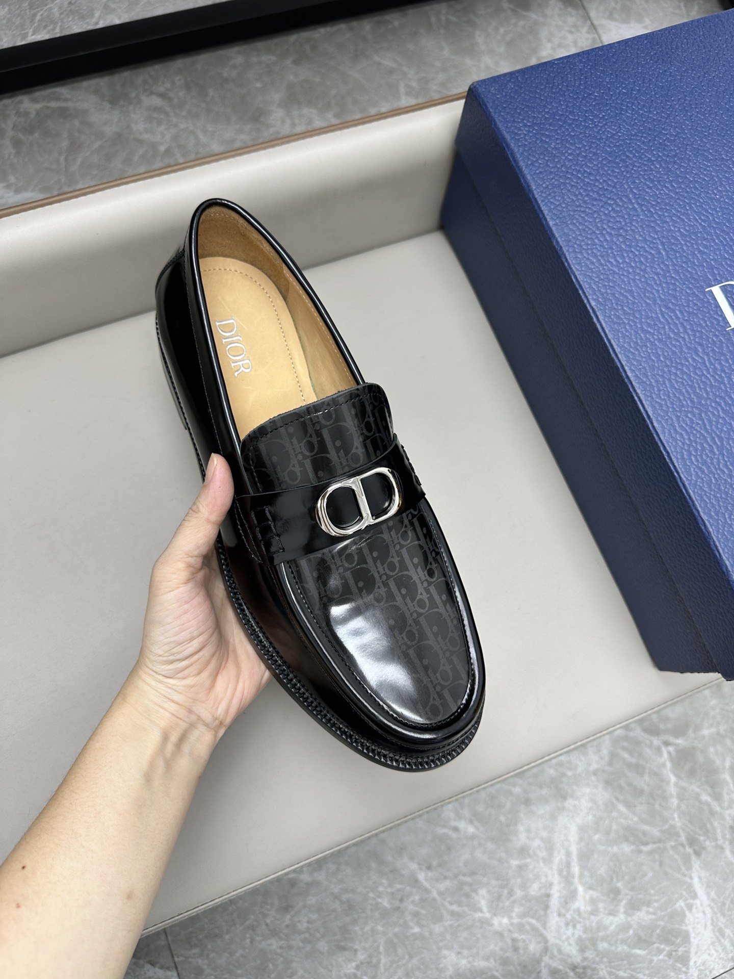 Dior 迪奥男士皮鞋 - シンプルでスタイリッシュな真皮シューズ