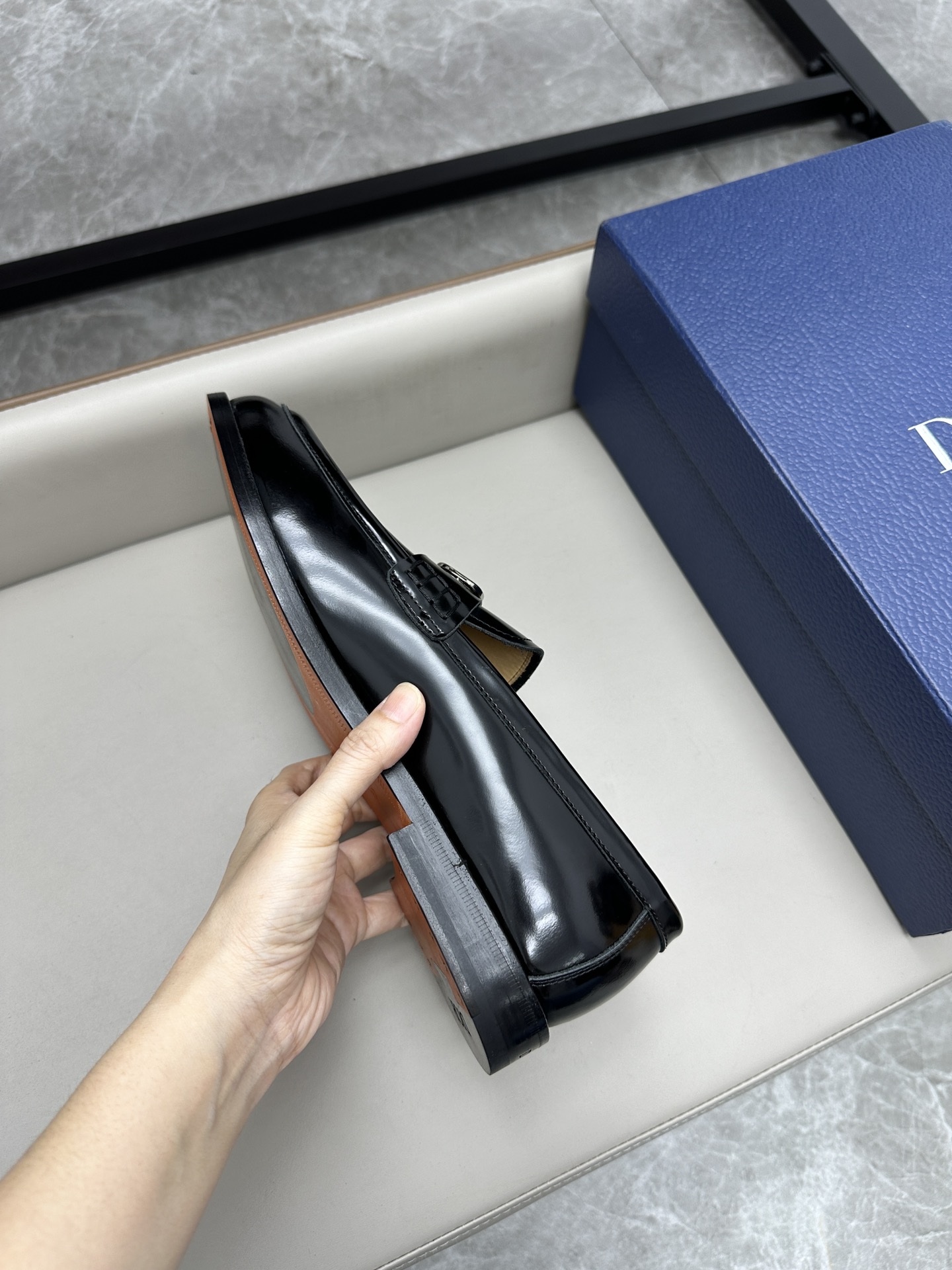 Dior 男士皮鞋 - クラシックなスタイルと洗練されたデザイン