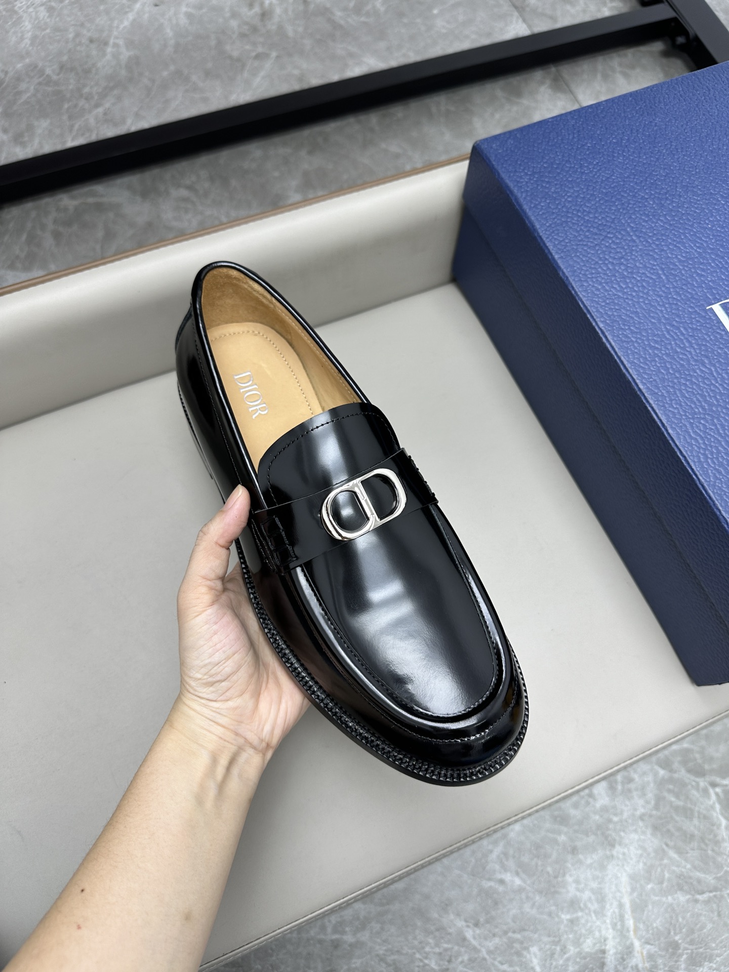 Dior 男士皮鞋 - クラシックなスタイルと洗練されたデザイン