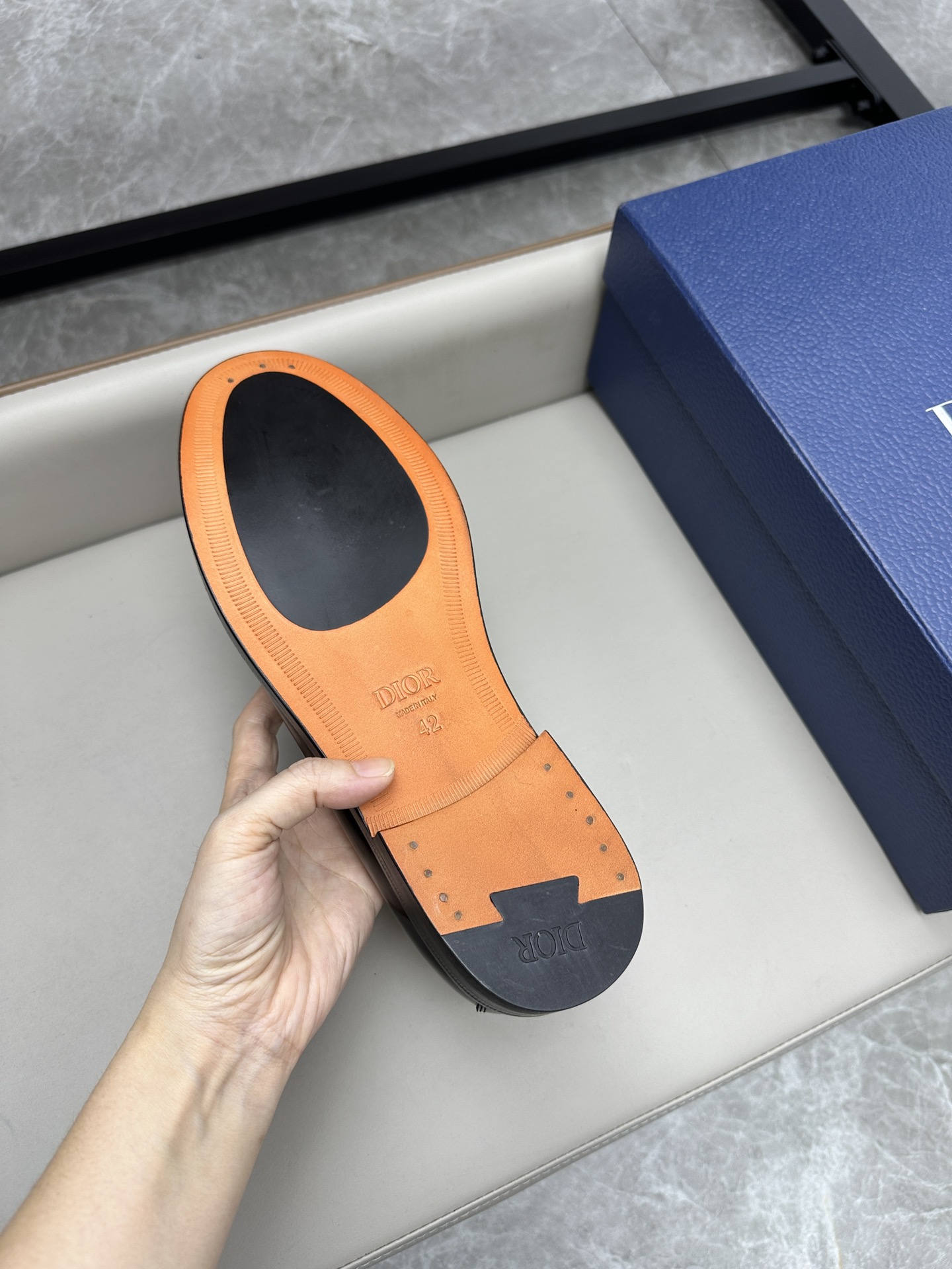 Dior 男士皮鞋 - クラシックなスタイルと洗練されたデザイン