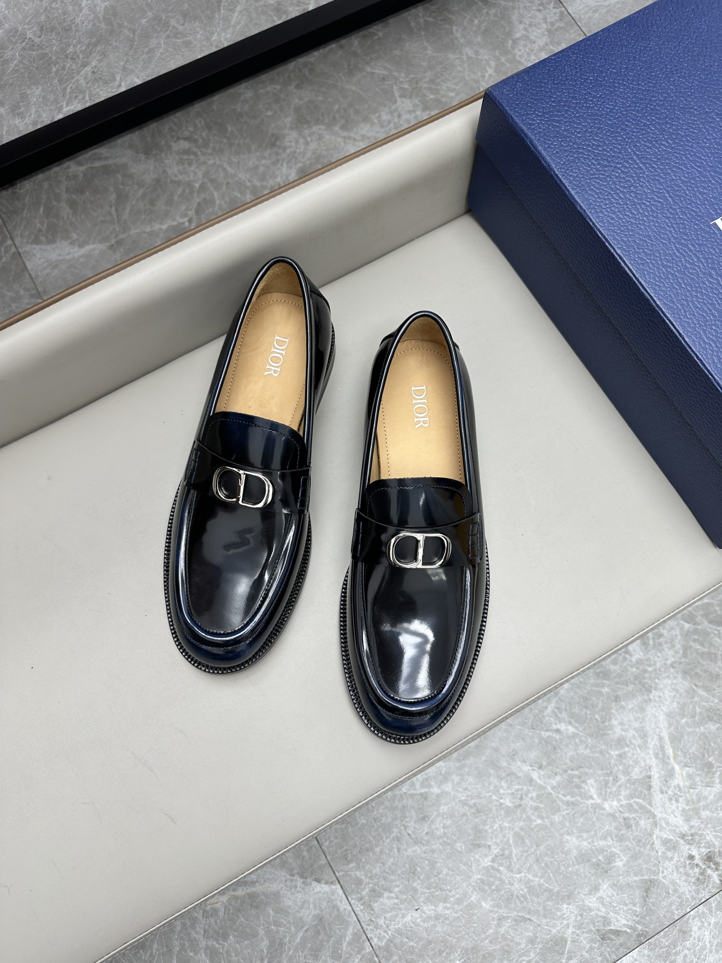 Dior 男士皮鞋 - クラシックスタイルに洗練されたデザイン