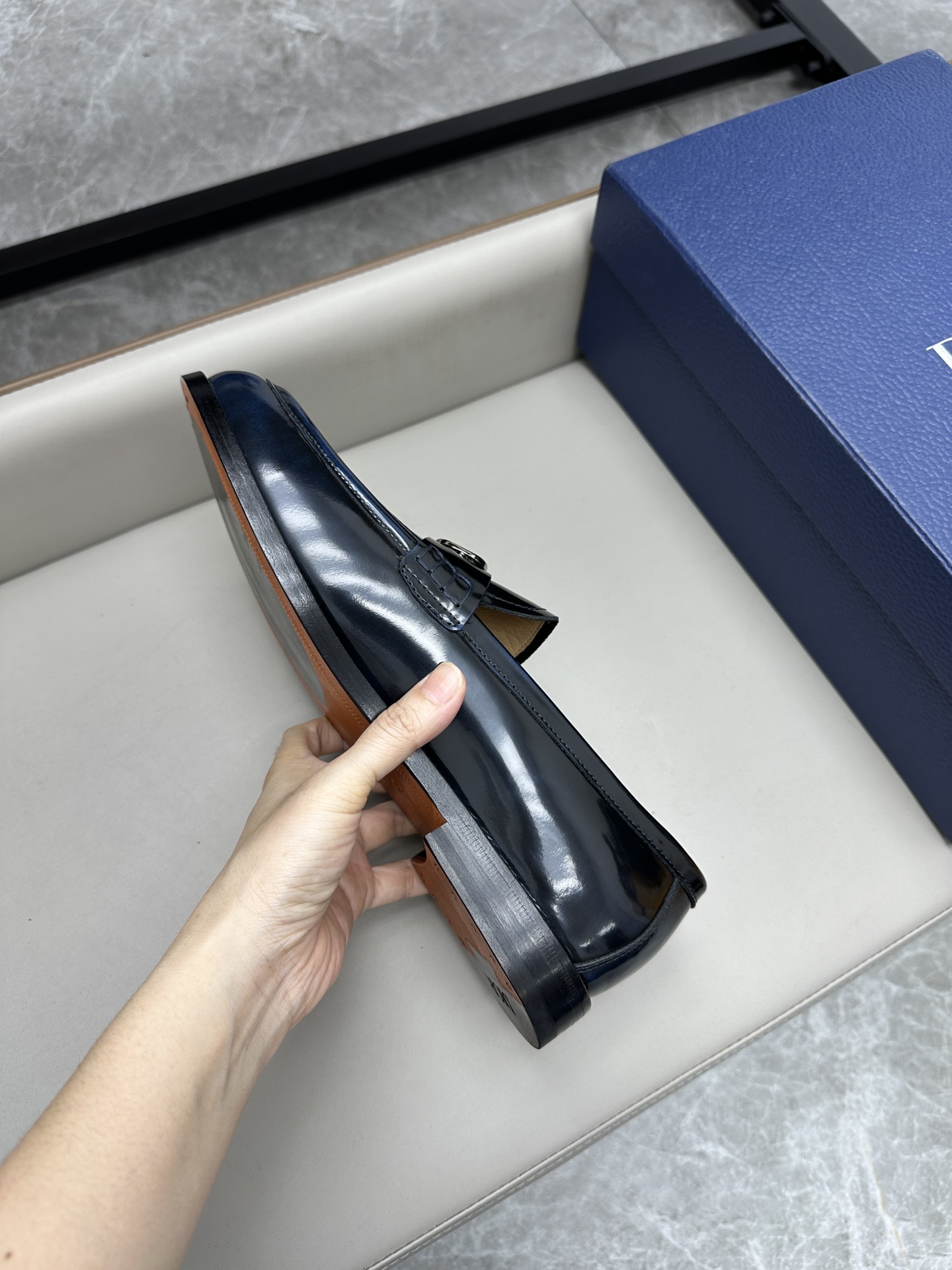 Dior 男士皮鞋 - クラシックスタイルに洗練されたデザイン