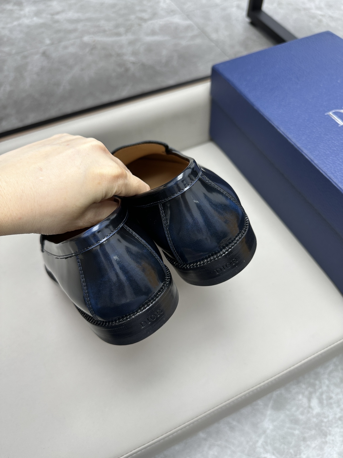 Dior 男士皮鞋 - クラシックスタイルに洗練されたデザイン