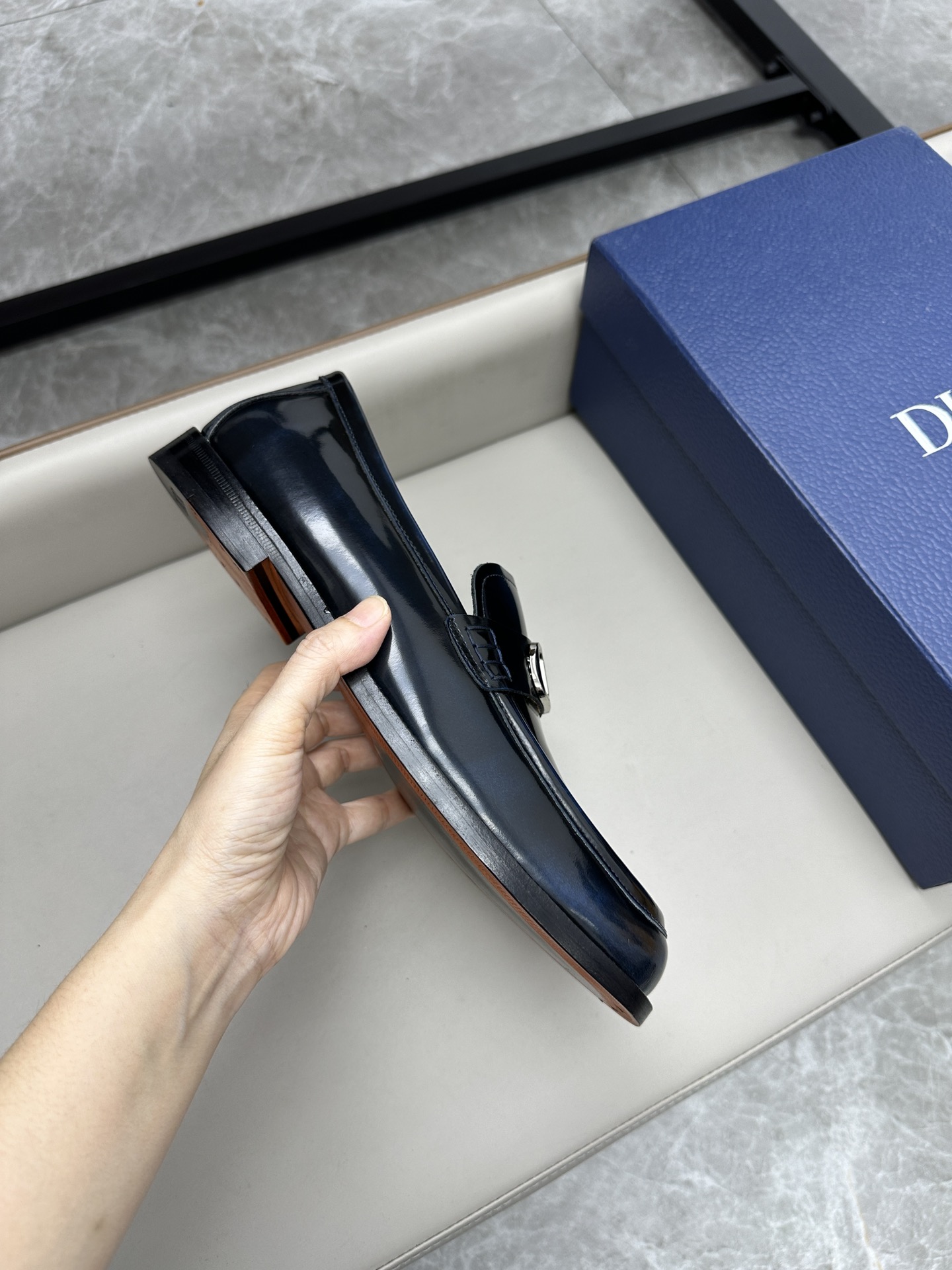 Dior 男士皮鞋 - クラシックスタイルに洗練されたデザイン