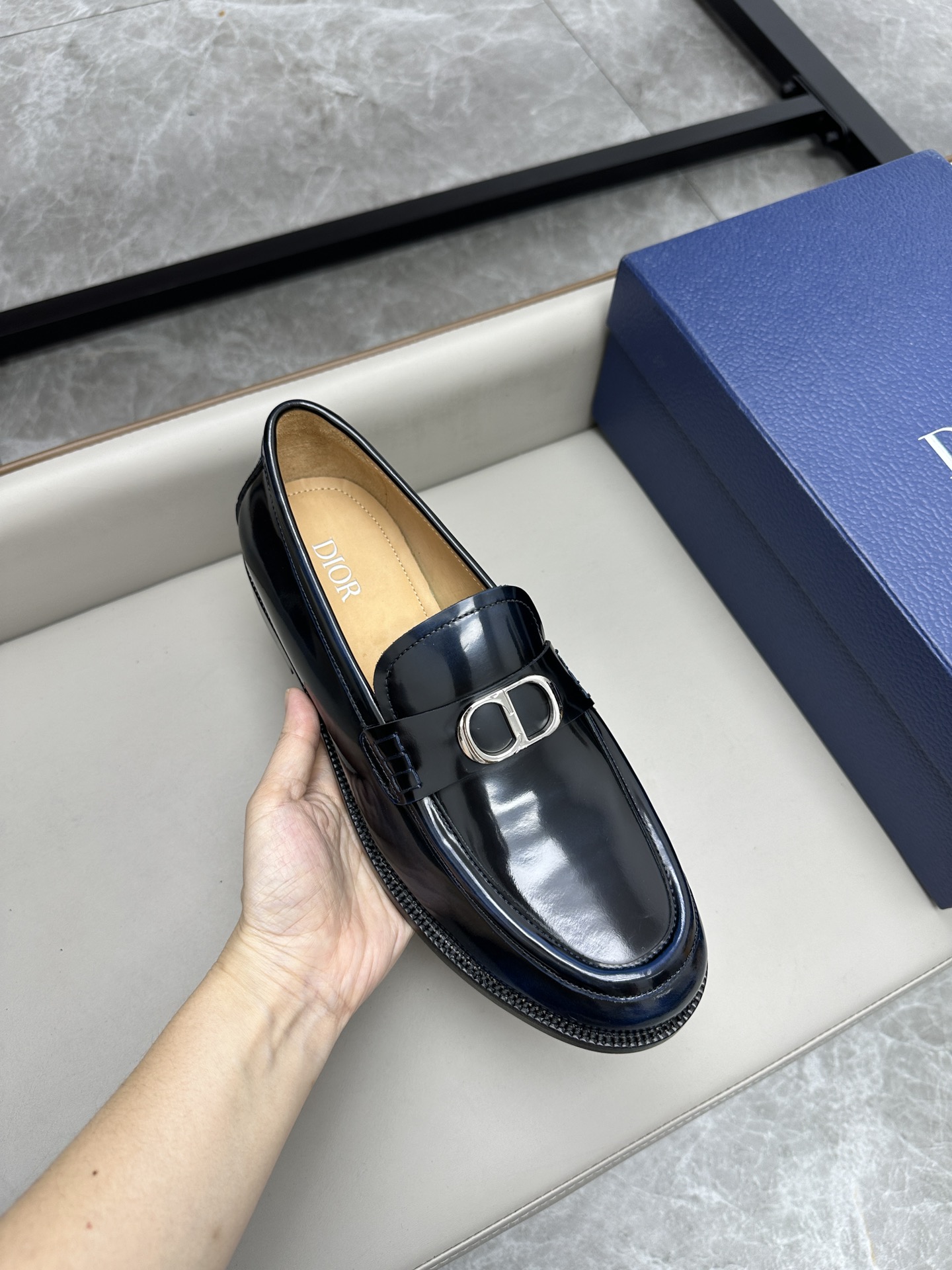 Dior 男士皮鞋 - クラシックスタイルに洗練されたデザイン