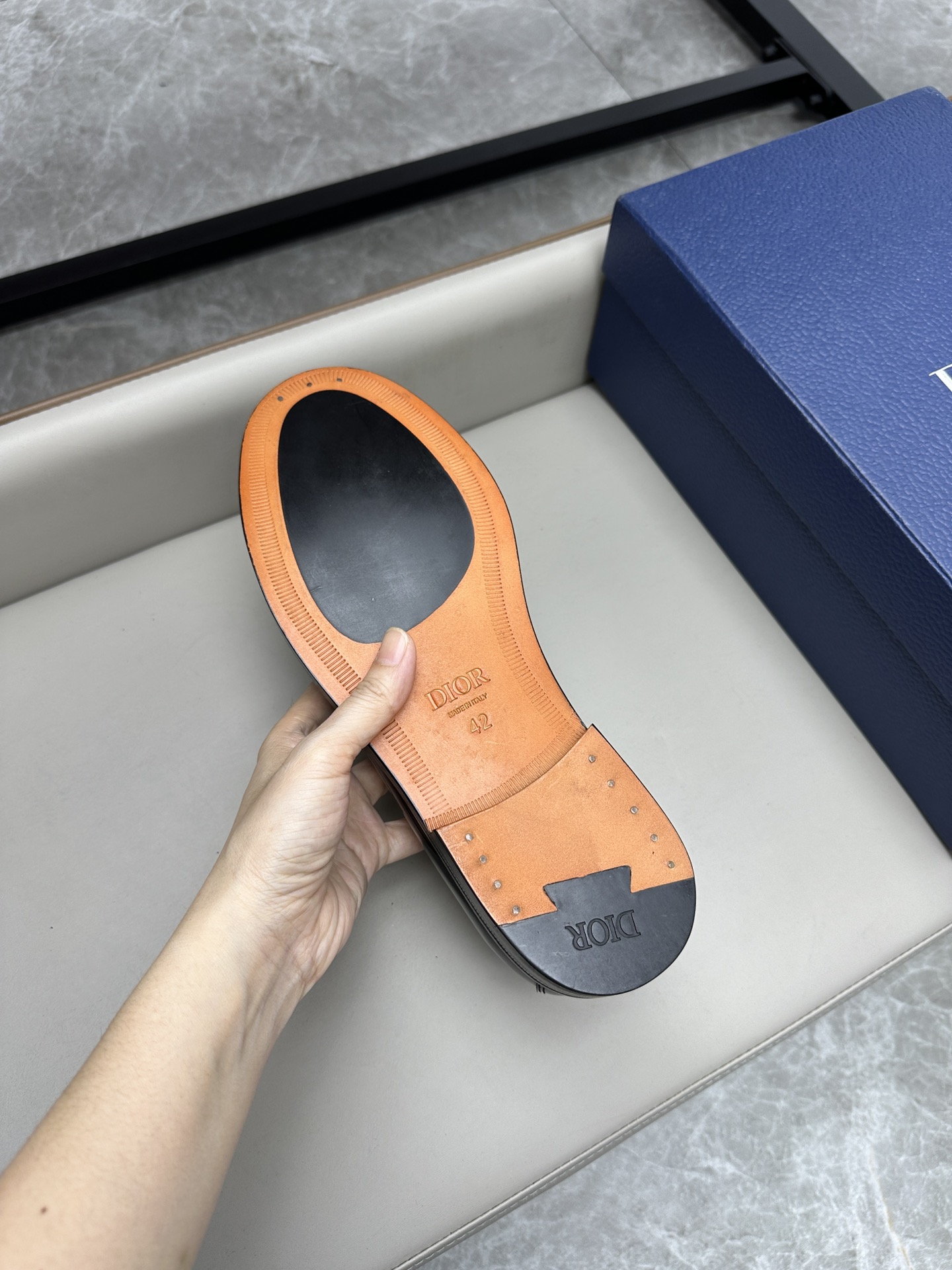 Dior 男士皮鞋 - クラシックスタイルに洗練されたデザイン