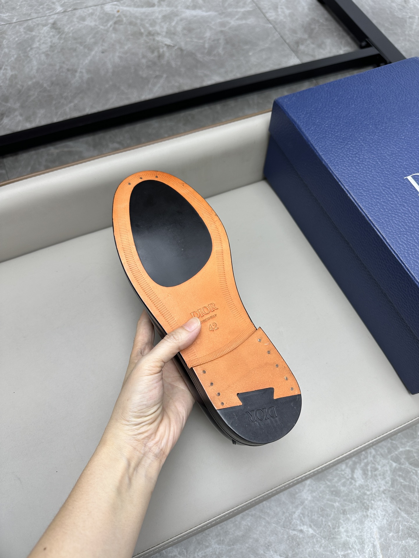 Dior 男士皮鞋 - クラシックなデザインと高級素材の融合