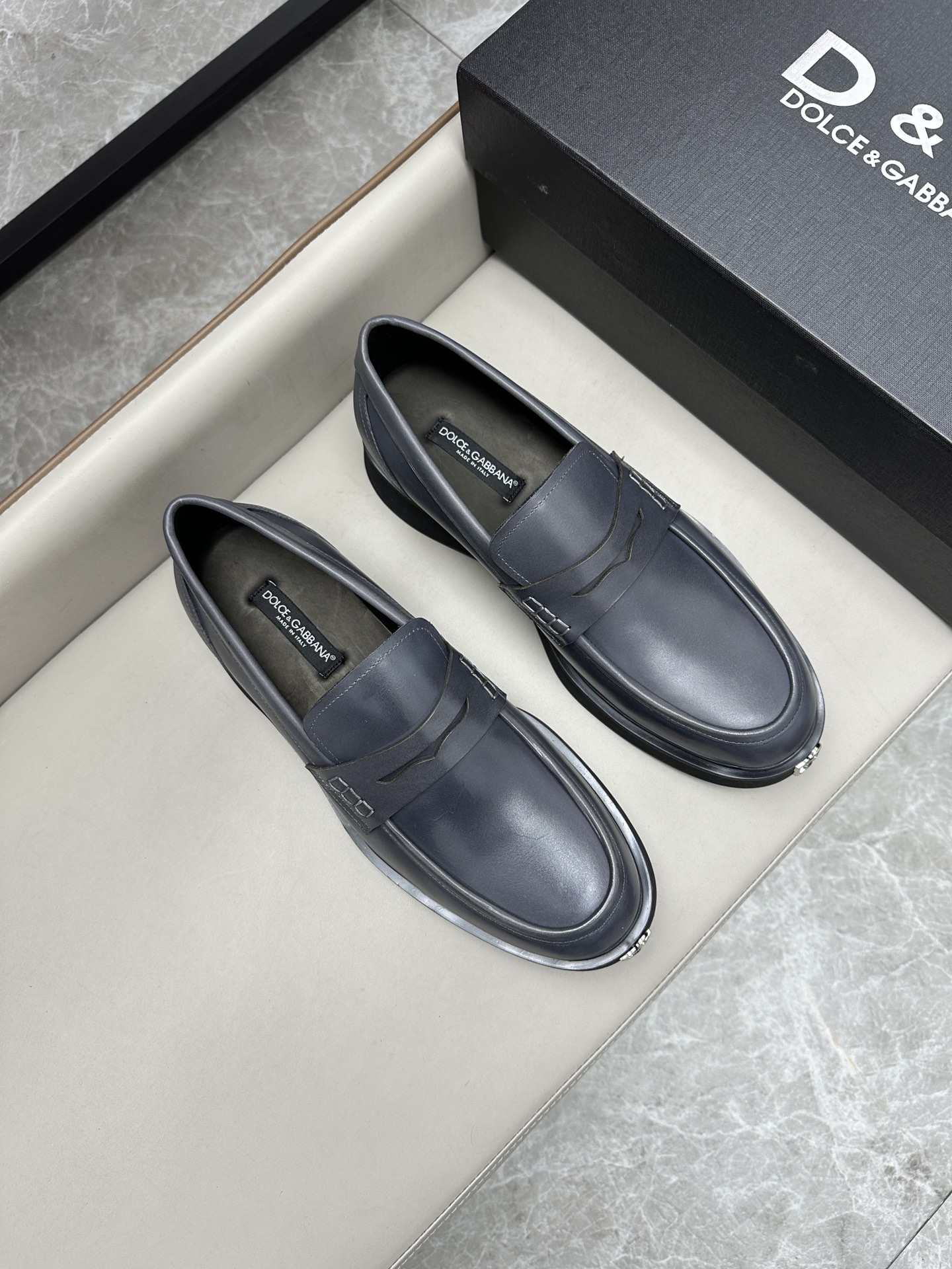 NO:273764,Dolce & Gabbana/Dolce & Gabbana sign Mino small leather shoes, imported calfskin fabric, water-dyed calfskin lining, original ultra-light sole, size 39-44, (38,45,46 customized), Dolce & Gabbana, Dolce & Gabbana, cowhide19860909Dolce & Gabbana/杜嘉班纳标牌 Mino 小皮鞋,进口小牛皮面料,水染小牛皮内里,原版超轻大底,码数39-44,（38,45,46定做）,,Dolce&Gabbana,Dolce&Gabbana,cowhide,Men's shoes