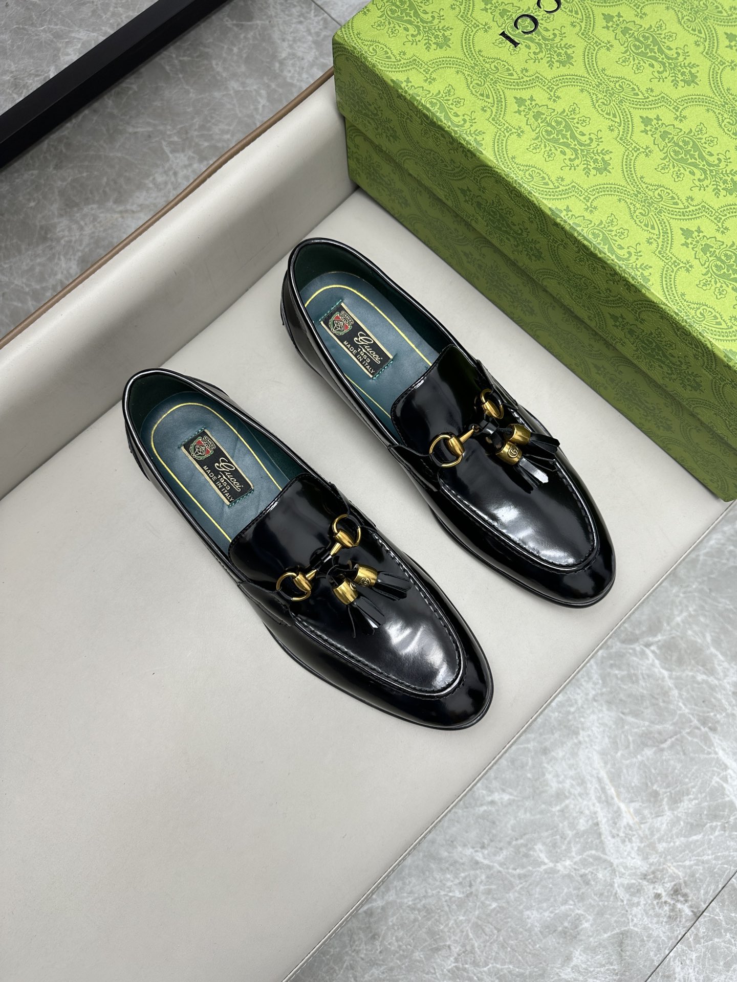 Gucci 古驰古奇 シンプルでスタイリッシュな革靴