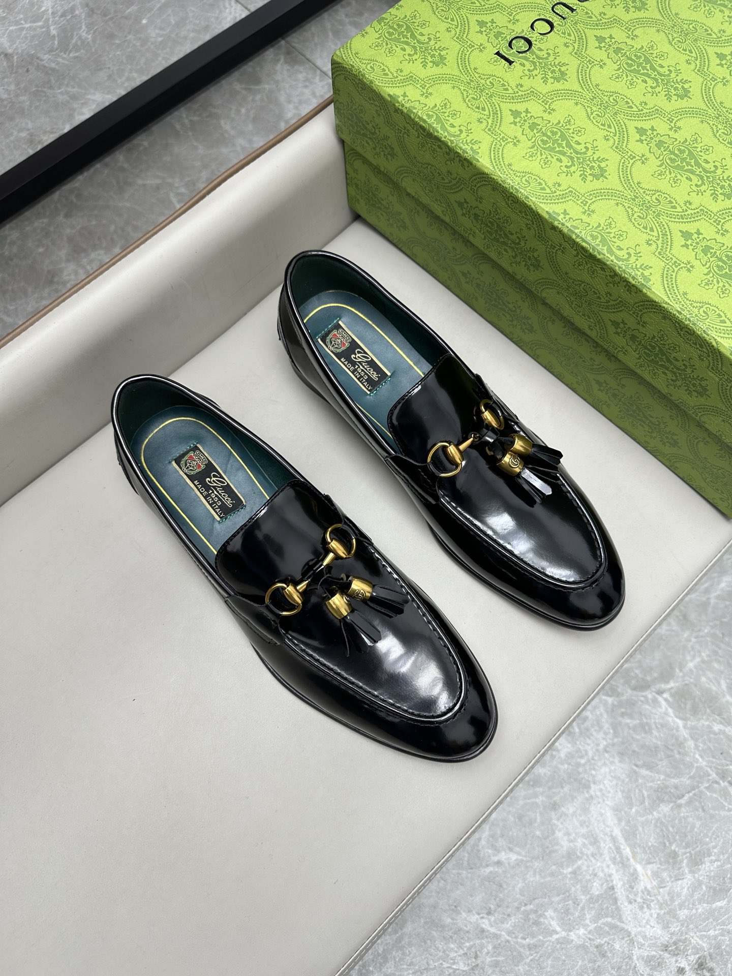 Gucci 古驰古奇 シンプルでスタイリッシュな革靴