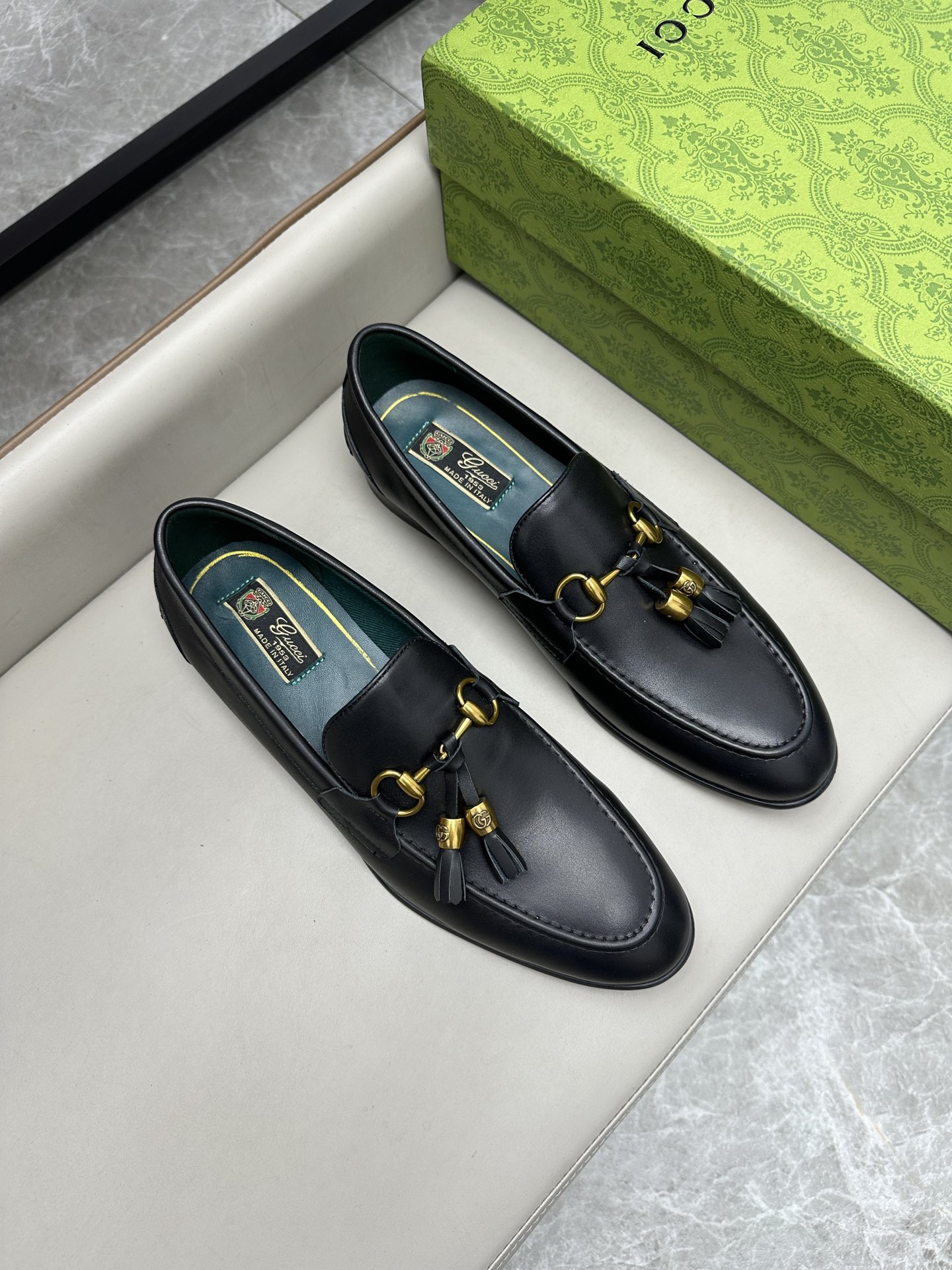 Gucci 古驰古奇 新款 脚に優しいデザインの皮鞋