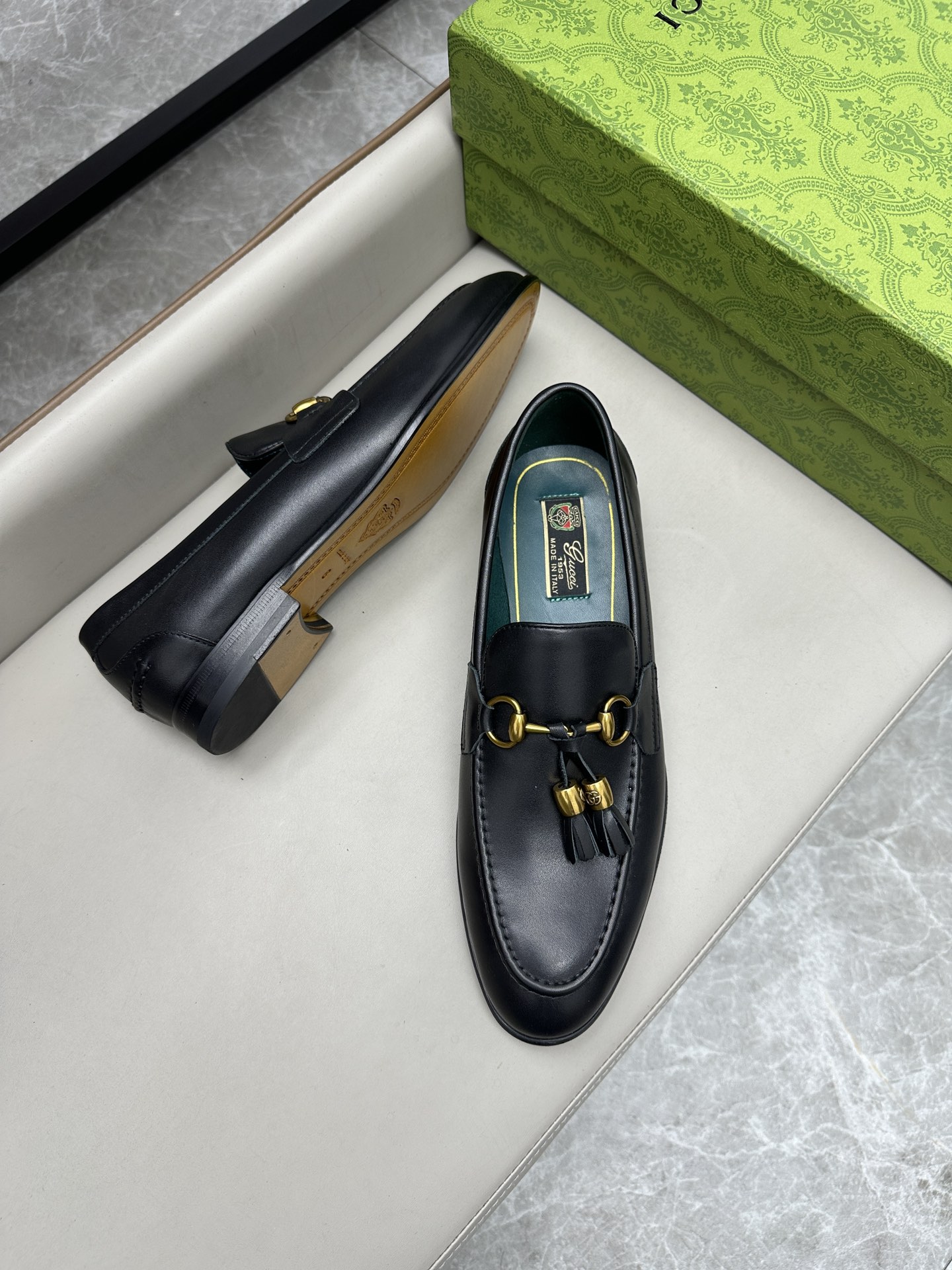 Gucci 古驰古奇 新款 脚に優しいデザインの皮鞋