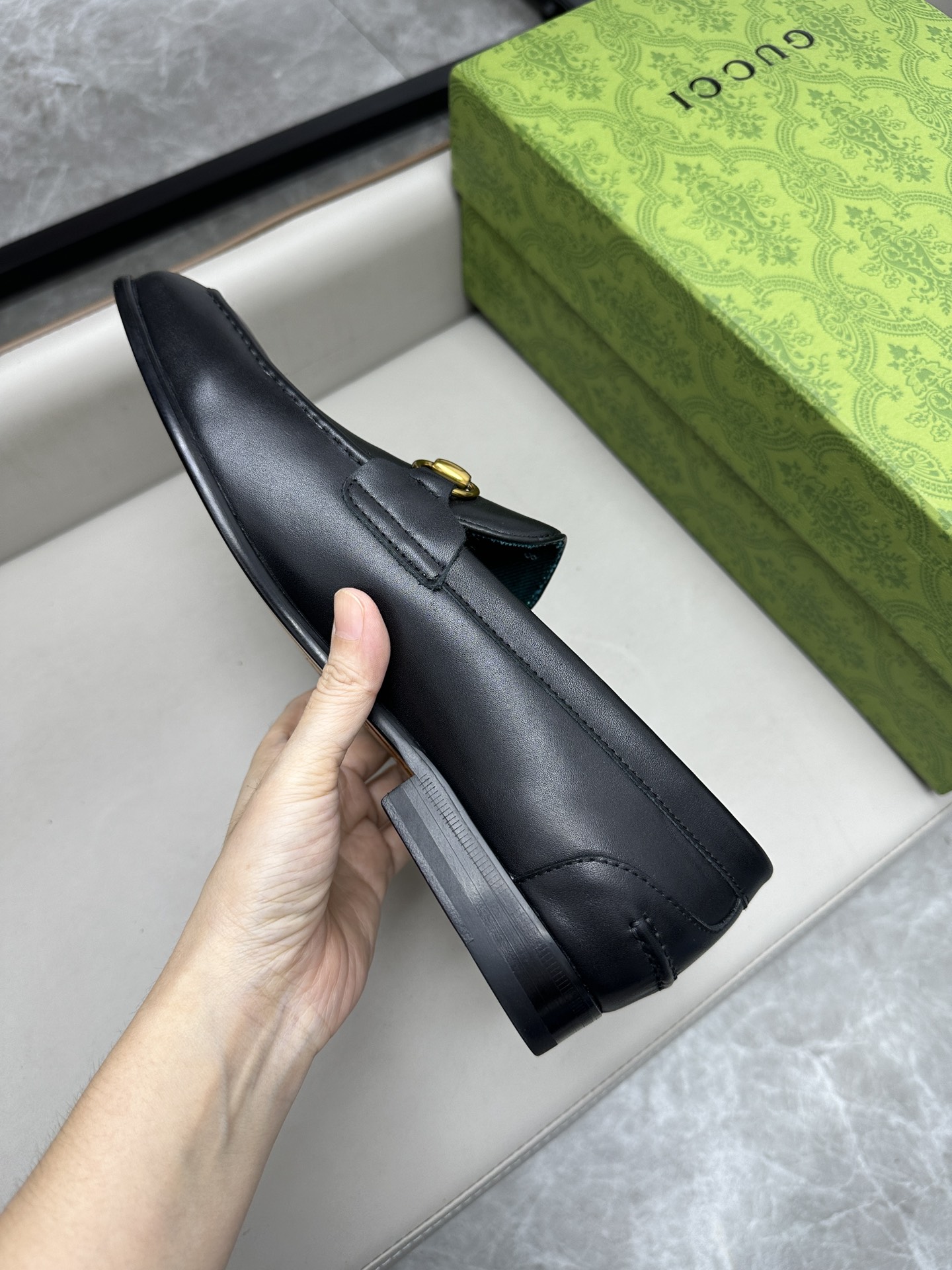 Gucci 古驰古奇 新款 脚に優しいデザインの皮鞋