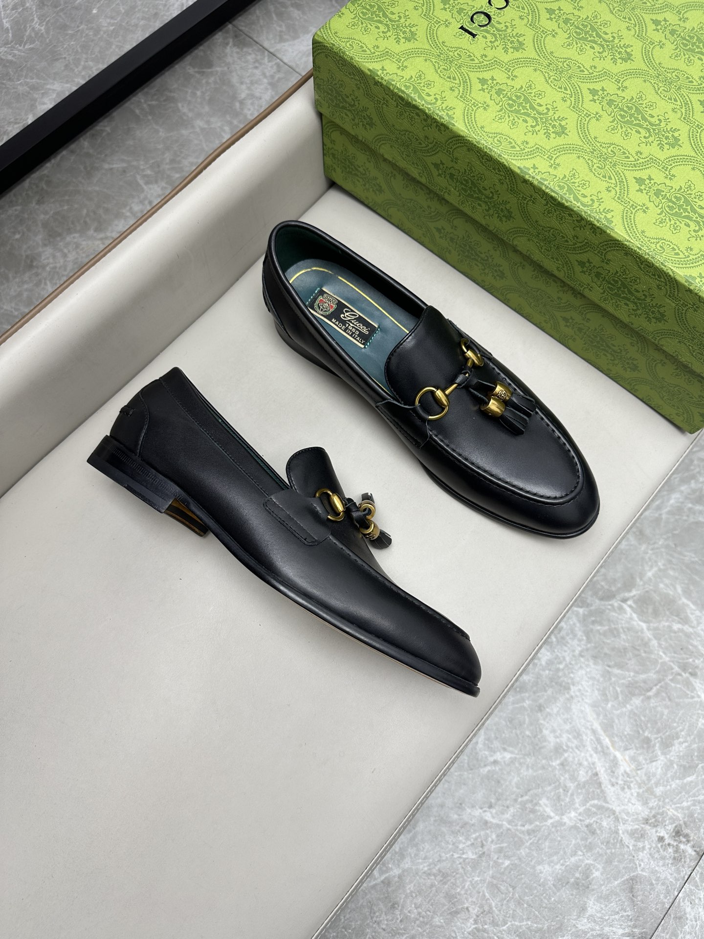 Gucci 古驰古奇 新款 脚に優しいデザインの皮鞋