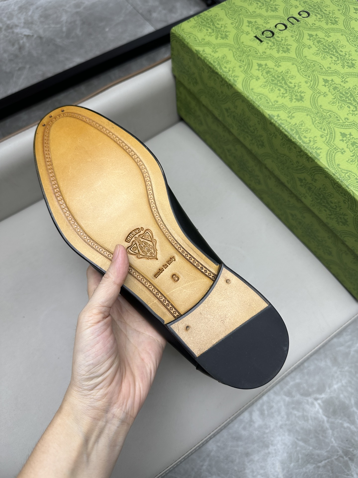 Gucci 古驰古奇 新款 脚に優しいデザインの皮鞋