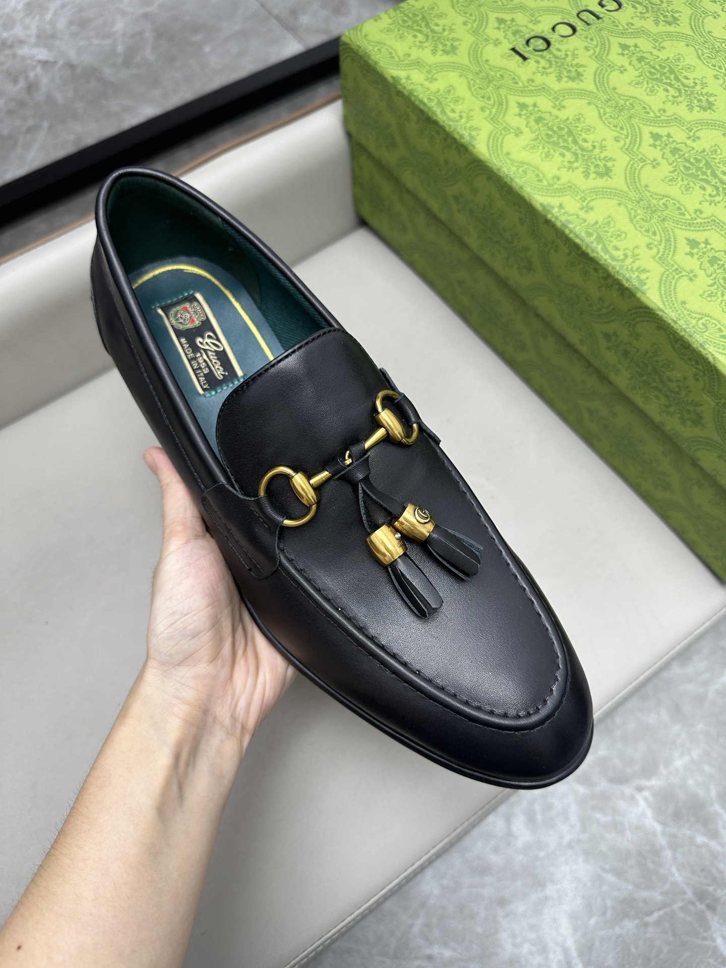 Gucci 古驰古奇 新款 脚に優しいデザインの皮鞋