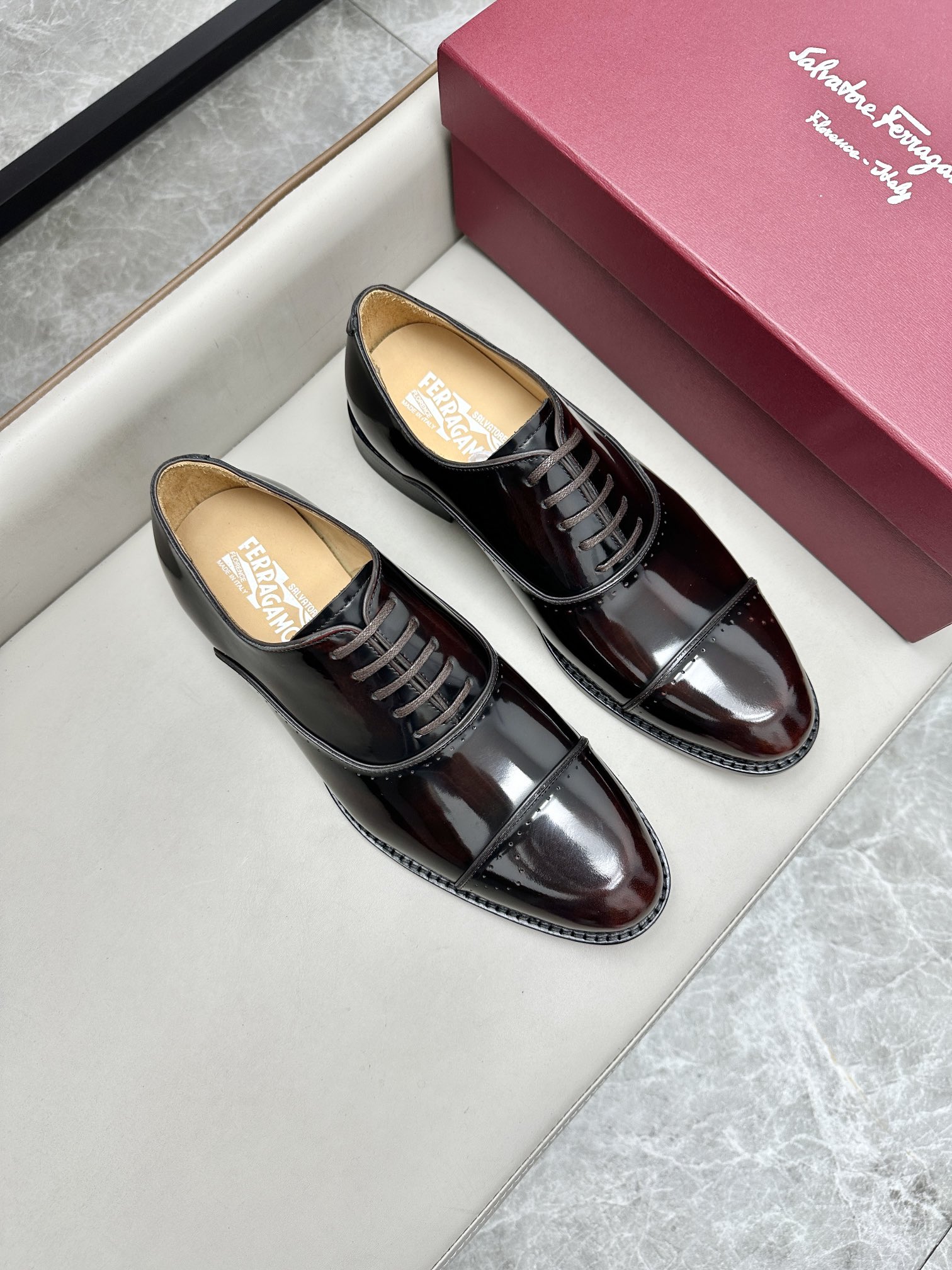 NO:270947,Ferragamo classic men's business leather shoes, imported black calfskin, cowhide, leather very soft, original genuine leather soles, size 39-44 (38 45 46 47 customized),,, ferragamo, ferragamo, cowhide, Leather soles19860909Ferragamo(菲拉格慕)经典的男士商务皮鞋,进口黑色小牛皮,牛皮内里,皮质非常柔软,原版真皮大底,码数39-44码(38 45 46 47定做),,,ferragamo,ferragamo,cowhide,Leather soles,Men's shoes