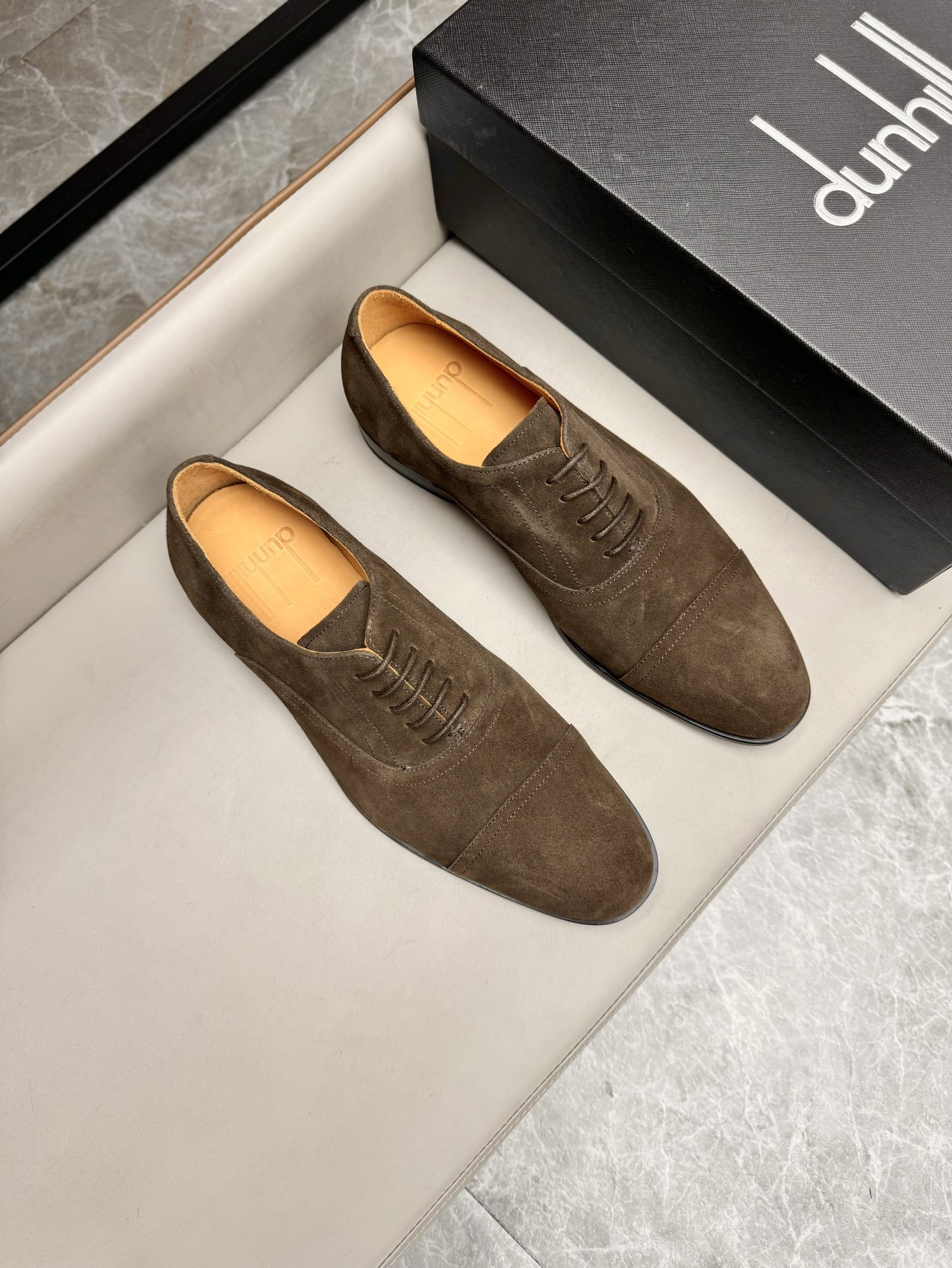 NO:272265,British brand dunhill men's classic business leather shoes, imported original calfskin, cowhide inner, genuine leather soles, cowhide inner makes the shoes fashionable and comfortable to wear on the feet. Size 39-44 (customized by 38, 45, 46), cowhide, Leather soles19860909英国品牌dunhill 登喜路男士经典商务皮鞋,进口原版小牛皮,牛皮内里,真皮大底,牛皮内里让鞋子穿在脚上时尚又舒适.码数39-44（38、45、46定做）,,cowhide,Leather soles,Men's shoes