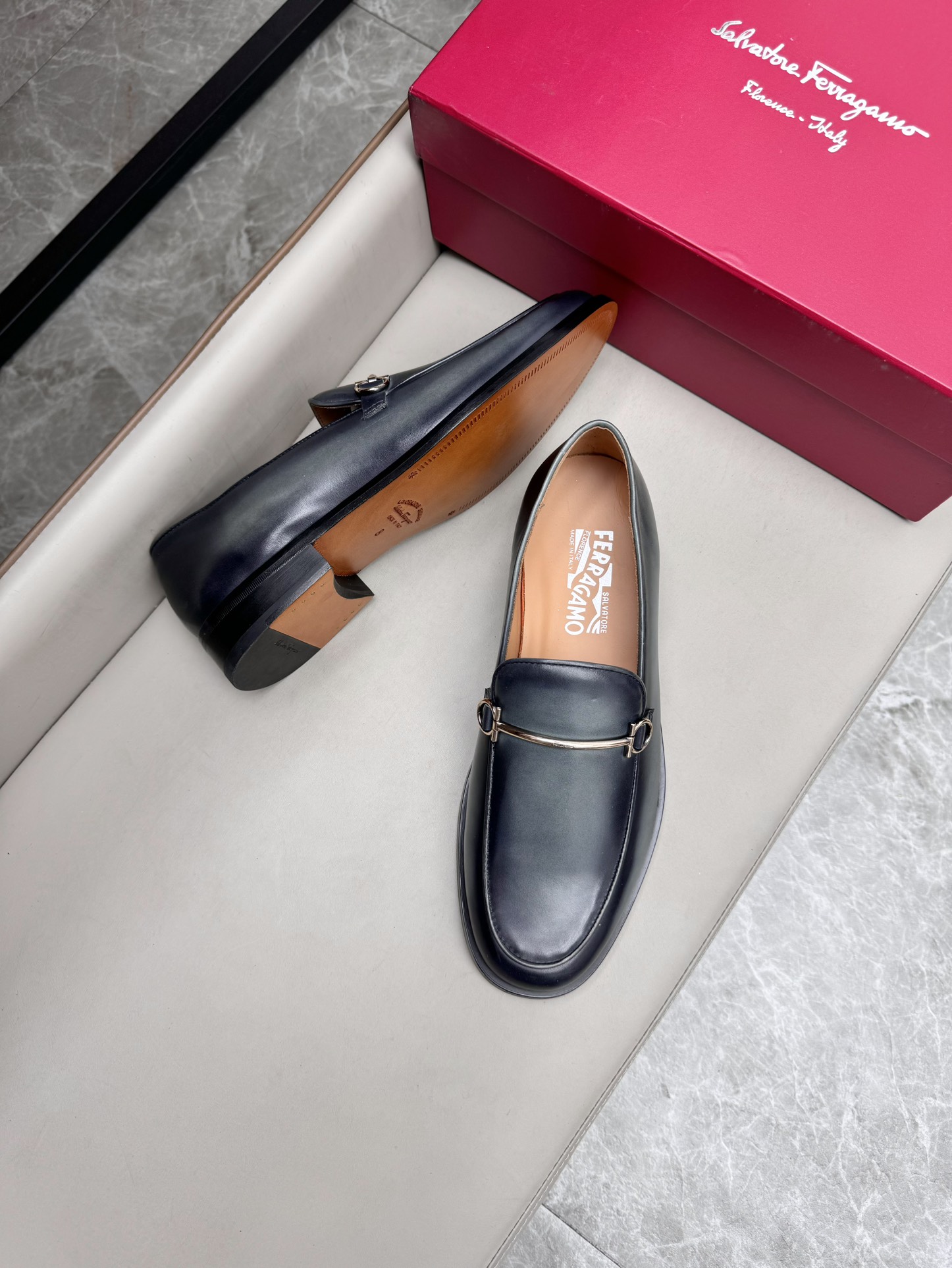 Salvatore Ferragamo Men's Leather Loafers - Business Casual Style 4 i1731945928 334 0
