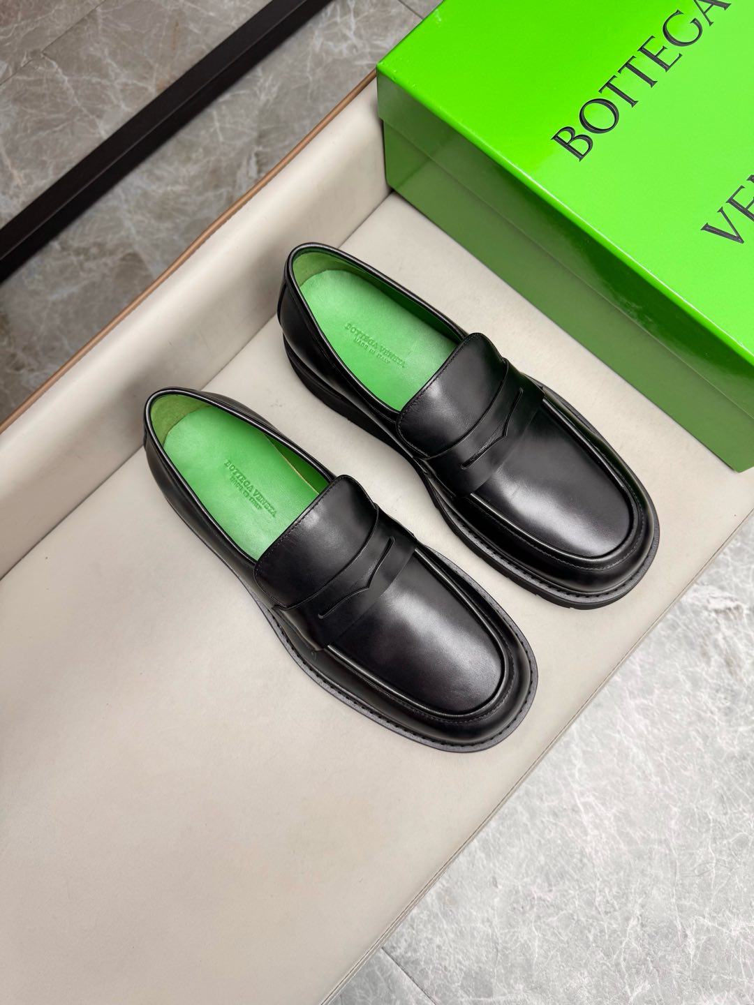 NO:272284,BV exclusive new model, official website new model, top imported calf with upper and above, color-changing delicate feel, flowing luxurious texture, tailor-made for exquisite men, creating a noble aura, delicate and smooth lines, all cow inner . Number of 39-44. (38, 45, 46 customized),, bottega veneta19860909BV独家新款 官网新款 鞋面以上乘的顶级进口小牛改色细腻的手感 流淌奢华的质感 为精致男士量身制作 铸就高贵气场 细致、流畅的线条 全牛内里 .码数39-44.（38、45、46订做）,,bottega veneta,Men's shoes