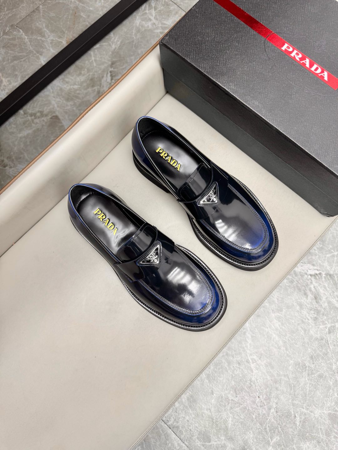 NO:270746,PRAD* Derby shoes, black beaded cowhide fabric, water-dyed calfskin inner lining, original ultra-light sole, size 39-44, (38,45 customized), prada, cowhide19860909PRAD*德比鞋,黑色开边珠牛皮面料,水染小牛皮内里,原版超轻大底,码数39-44,（38,45定做）,,prada,cowhide,Men's shoes