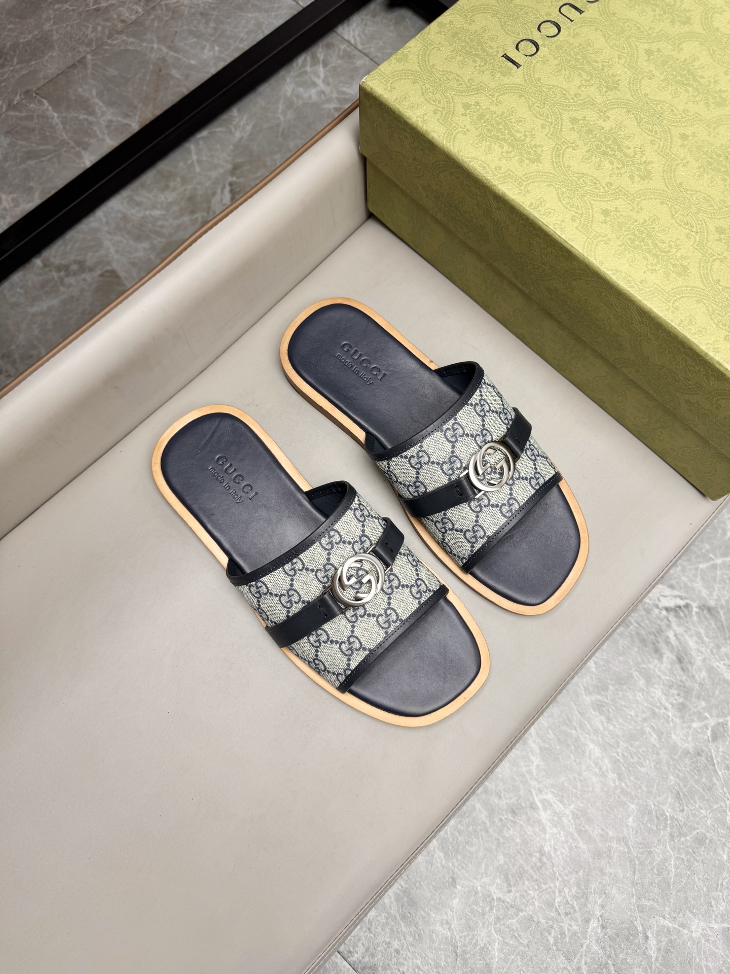Gucci Men's Sandals Leather Slides Signature GG Supreme Size 38-46 1 i1742735422626 8695 0 0