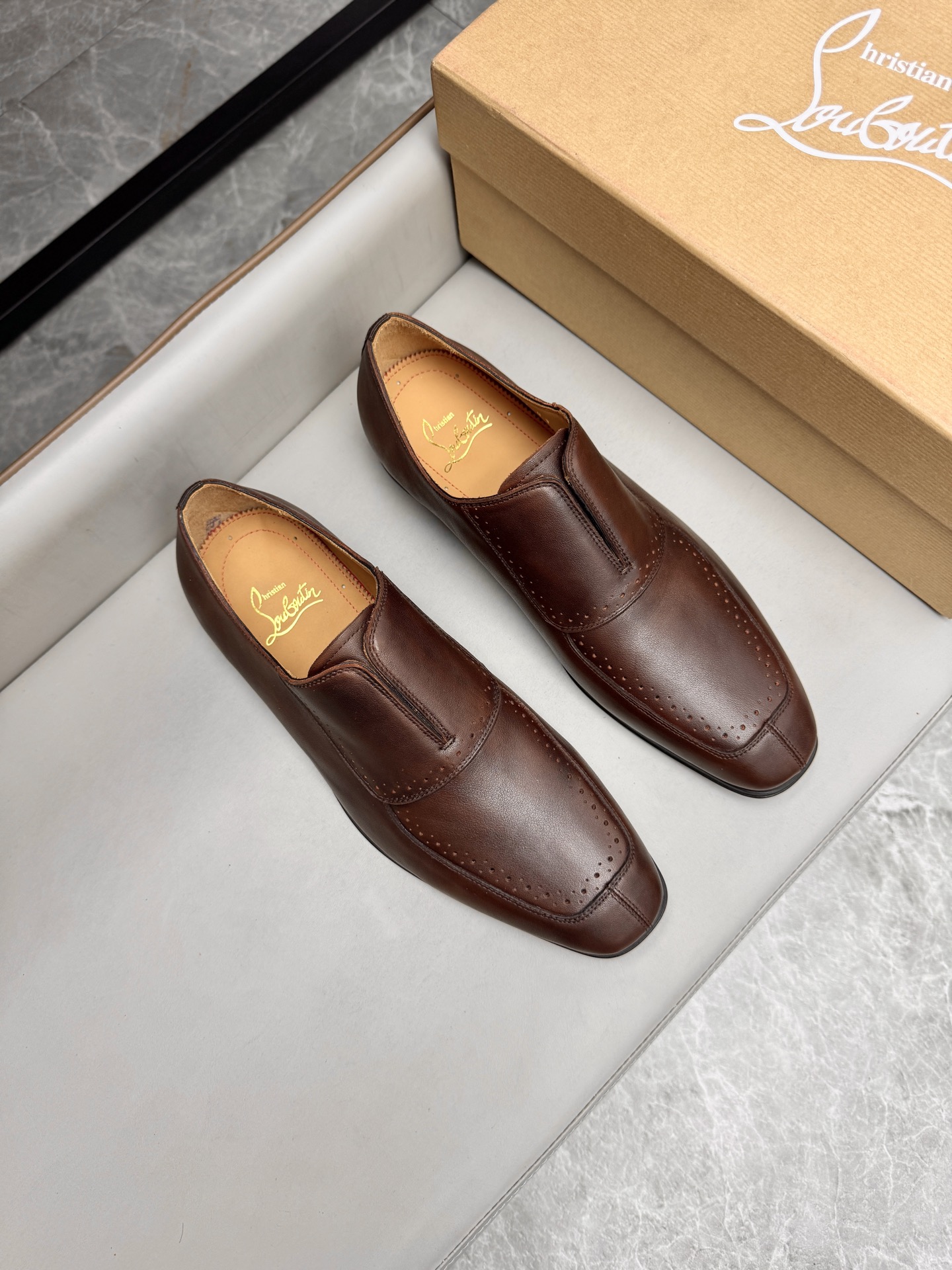 NO:275207,Pick CL ~ High-end men's casual loafers and red sole shoes!  Original order genuine top-level goods Top-level original order purchasing goods!  Original imported cowhide imported cowhide inner cowhide foot pad original genuine leather sole ~ Size39-44 (38, 45.46.47 can be customized), christian louboutin, christian louboutin, loafers, cowhide, Leather soles19860909批元CL～高端男士休闲乐福鞋红底鞋！原单正品顶级货 顶级原单代购货！原版进口牛皮进口牛皮内里牛皮垫脚原版真皮大底～Size39-44（38、45.46.47可定制）,,christian louboutin,christian louboutin,loafers,cowhide,Leather soles,Men's shoes