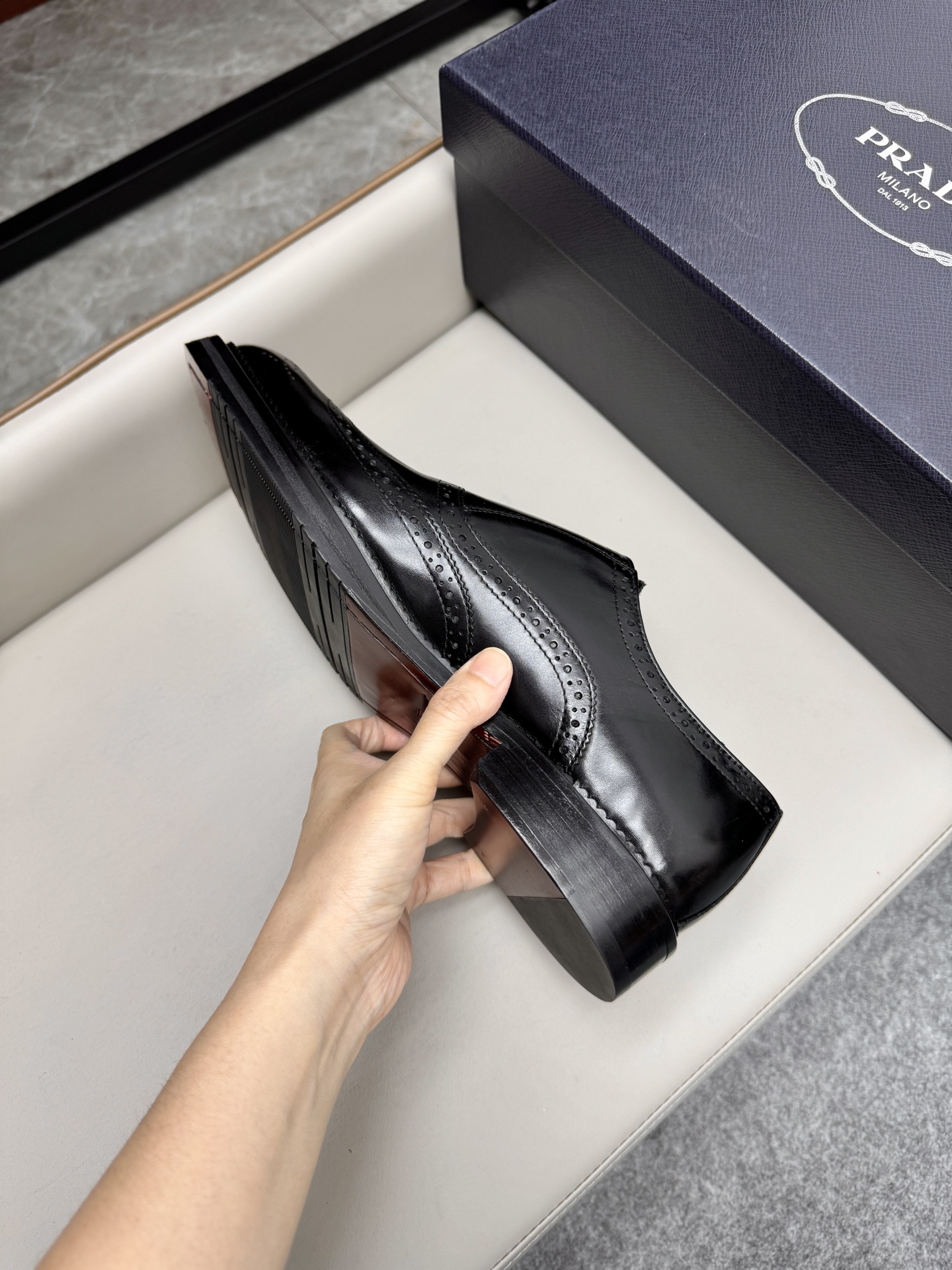 Ferragamo Men's Leather Wingtip Loafers - Classic Business Dress Shoes 9 i1747145851998 2338 0 7