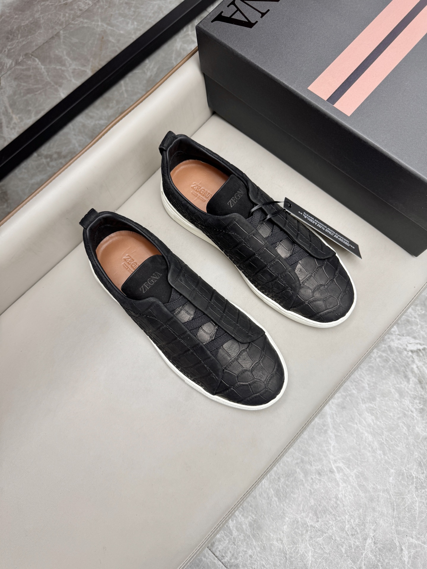 Ermenegildo Zegna Triple Stitch Black Leather Low-Top Sneakers 1 i1748180721560 1252 0 0