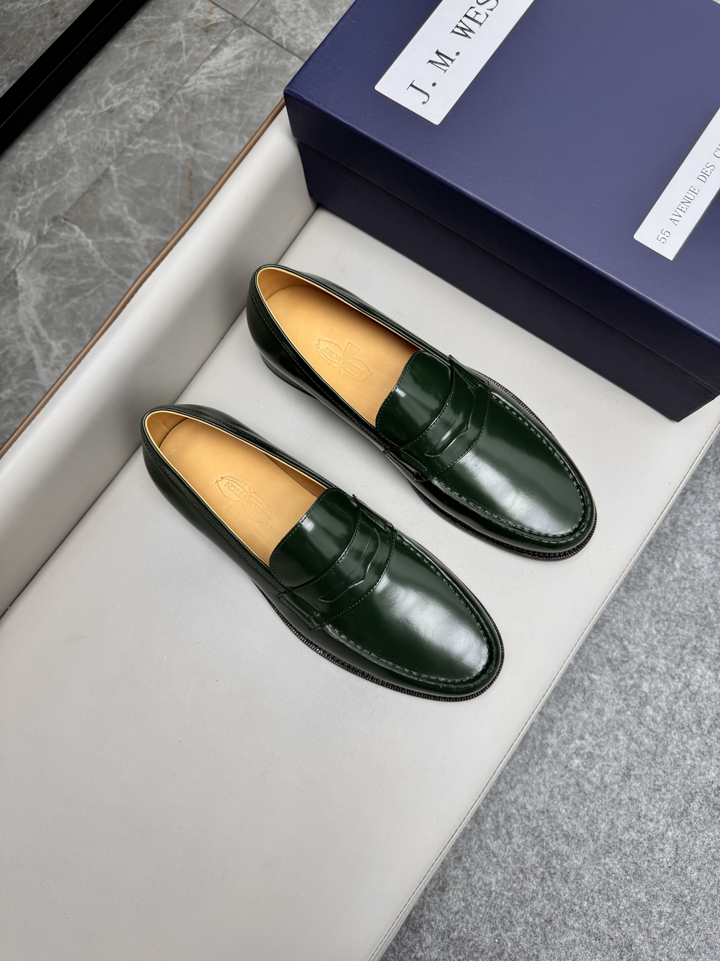 NO:345378,JMWESTON Derby Business Men's Shoes | Fabrics are made of imported open-edged beaded cowhide | High-end and delicate | velvet-like soft leather highlights the design of the shoe | Light and inspirational production structure brings a comfortable foot experience | Breathable cowhide inner | Details of the same color stitching | Simple shoe shape on and off and take off | Italian imported cowhide sole Size39-44 (38.45.46.47. Custom made),, cowhide19860909批JM威士顿JMWESTON德比商务男鞋｜面料采用进口开边珠牛皮｜高档细腻｜如天鹅绒一般柔软的皮革突出鞋子的设计｜轻盈而灵感的制作结构则带来舒适之至的足下体验｜透气牛皮内里｜同色系缝线细节｜简约鞋型穿脱十分跟脚｜意大利进口牛皮大底 Size39-44（38.45.46.47.定做）,,cowhide,Men's shoes