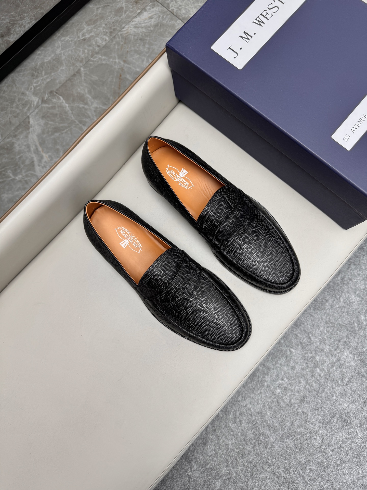 NO:345442,JMWESTON Derby Business Men's Shoes | Fabrics are made of imported pearl cowhide | High-end and delicate | Velvet-like soft leather highlights the design of the shoe | Light and inspirational production structure brings a comfortable foot experience | Breathable cowhide inner | Sexy stitching details in the same color | Simple shoe shape on and off and take off ｜Italian imported cowhide sole Size39-44 (38.45.46.47. Custom made),, cowhide19860909批JM威士顿JMWESTON德比商务男鞋｜面料采用进口珍珠牛皮｜高档细腻｜如天鹅绒一般柔软的皮革突出鞋子的设计｜轻盈而灵感的制作结构则带来舒适之至的足下体验｜透气牛皮内里｜同色系缝线细节｜简约鞋型穿脱十分跟脚｜意大利进口牛皮大底 Size39-44（38.45.46.47.定做）,,cowhide,Men's shoes