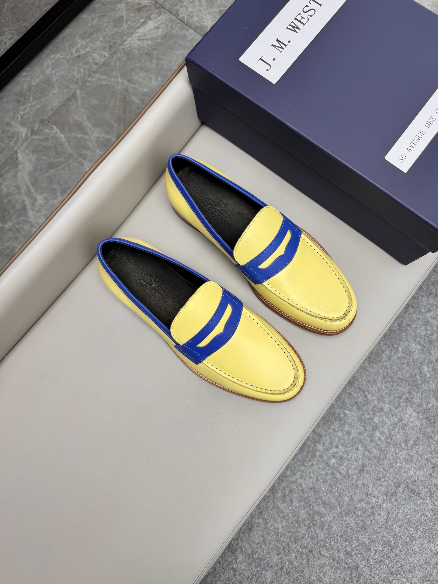 NO:345287,JMWESTON Derby Business Men's Shoes | Fabrics are imported cowhide | High-end and delicate | Velvet-like soft leather highlights the design of the shoe | Light and inspirational production structure brings a comfortable foot experience | Breathable cowhide inner | Sexy stitching details in the same color | Simple shoe shape on and off and takes off a heel | Italian imported cowhide sole Size39-44 (38.45.46.47. Custom made),, cowhide19860909批JM威士顿JMWESTON德比商务男鞋｜面料采用进口牛皮｜高档细腻｜如天鹅绒一般柔软的皮革突出鞋子的设计｜轻盈而灵感的制作结构则带来舒适之至的足下体验｜透气牛皮内里｜同色系缝线细节｜简约鞋型穿脱十分跟脚｜意大利进口牛皮大底 Size39-44（38.45.46.47.定做）,,cowhide,Men's shoes