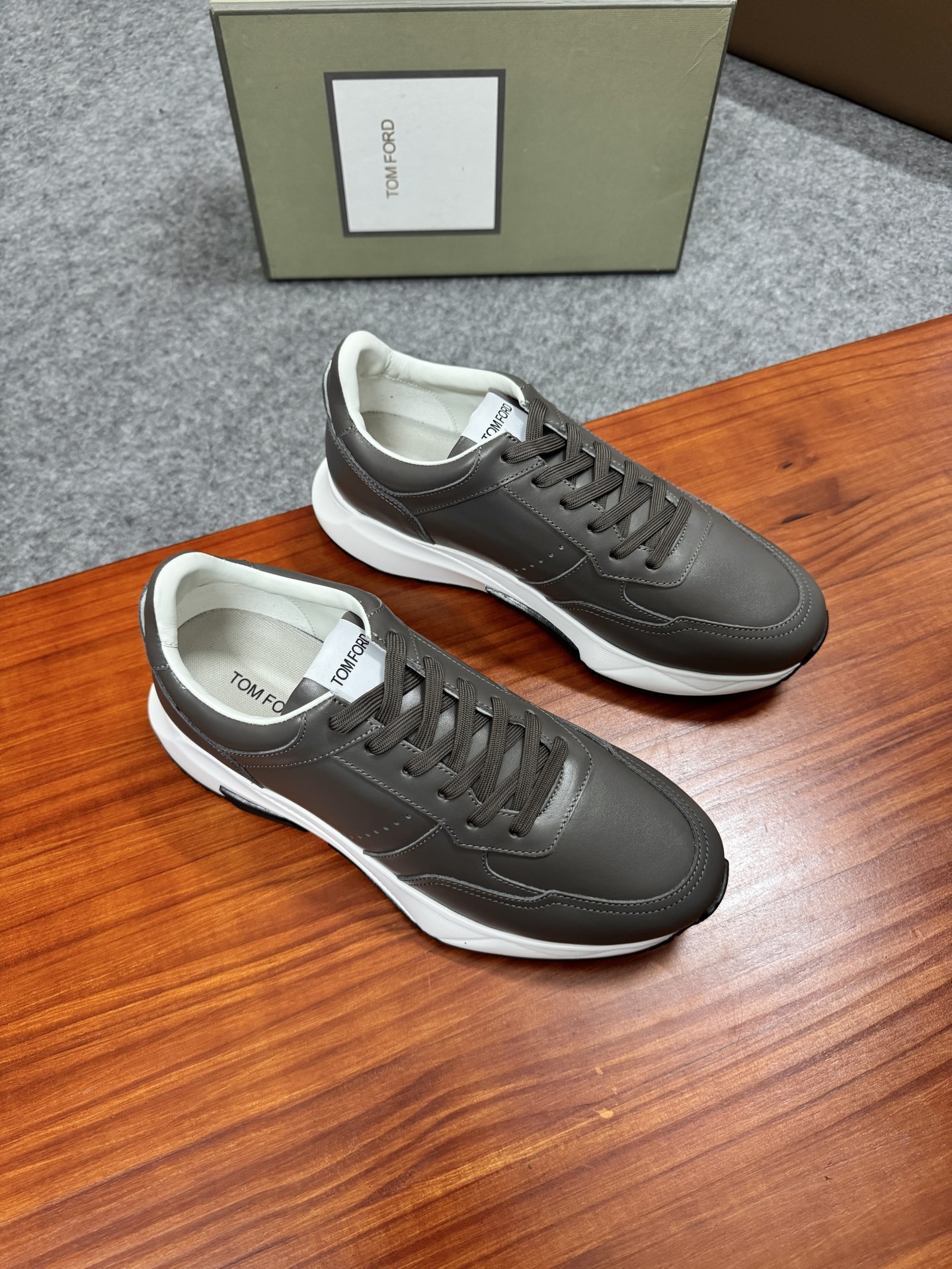 Tom Ford Cambridge Leather Low-Top Sneakers in Gray 3 i1756037616983 1476 0 1