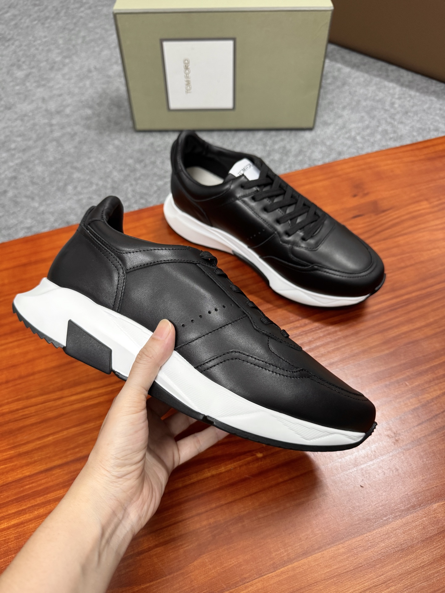 Tom Ford Cambridge Black Leather Low-Top Sneakers with Lace-Up and Flat Rubber Sole 4 i1756037735962 8554 0 3