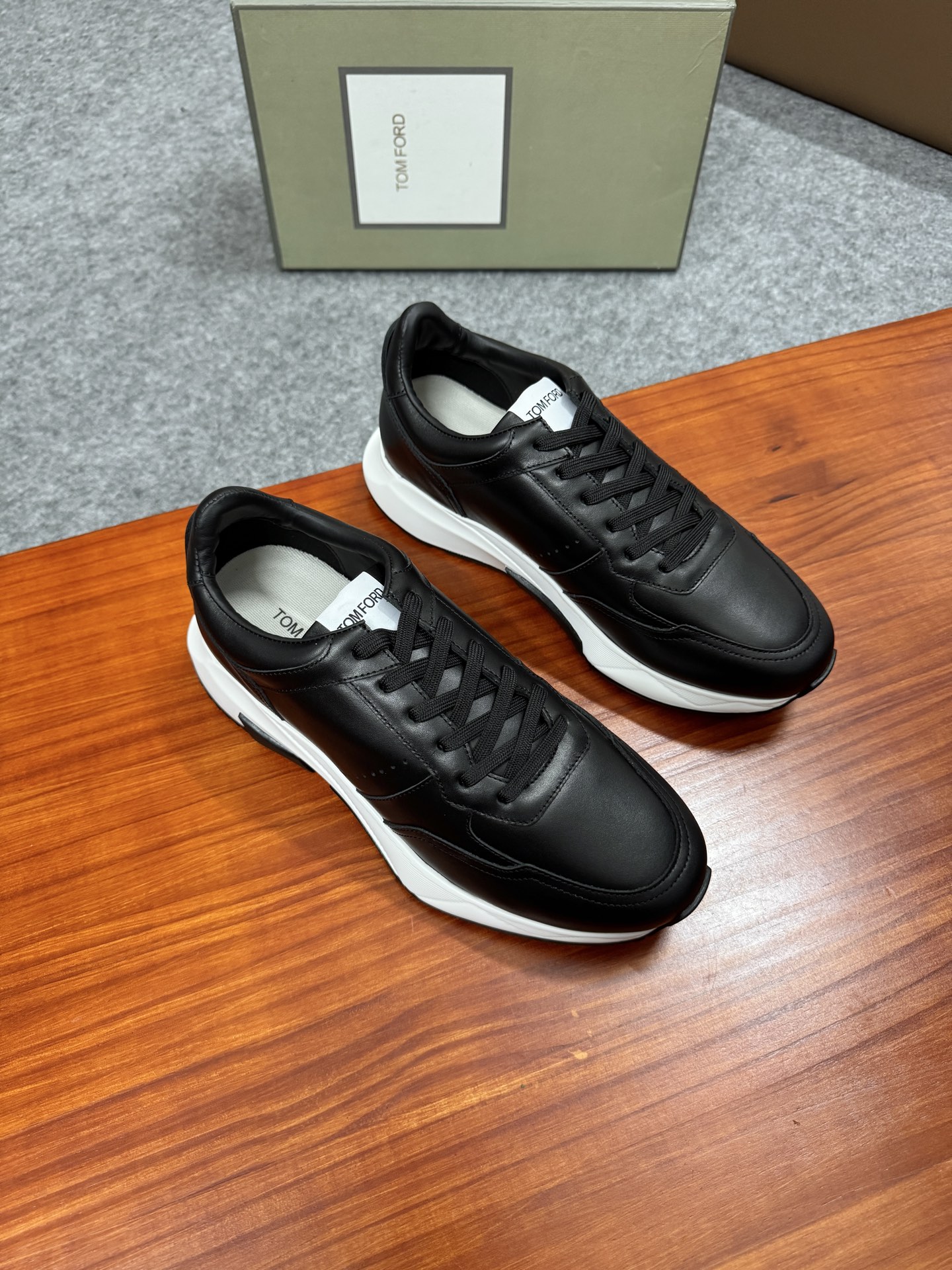 Tom Ford Cambridge Black Leather Low-Top Sneakers with Lace-Up and Flat Rubber Sole 2 i1756037736283 747 0 1