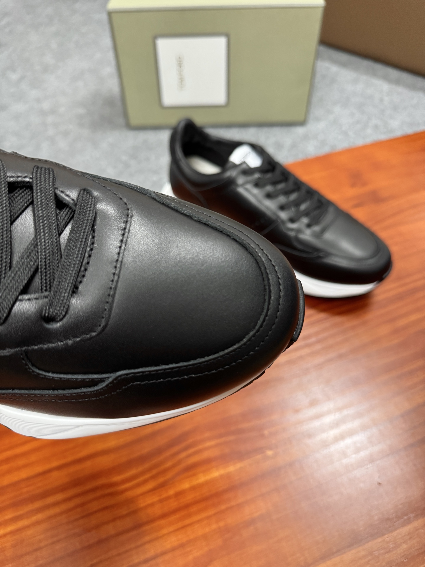 Tom Ford Cambridge Black Leather Low-Top Sneakers with Lace-Up and Flat Rubber Sole 7 i1756037736473 2923 0 6