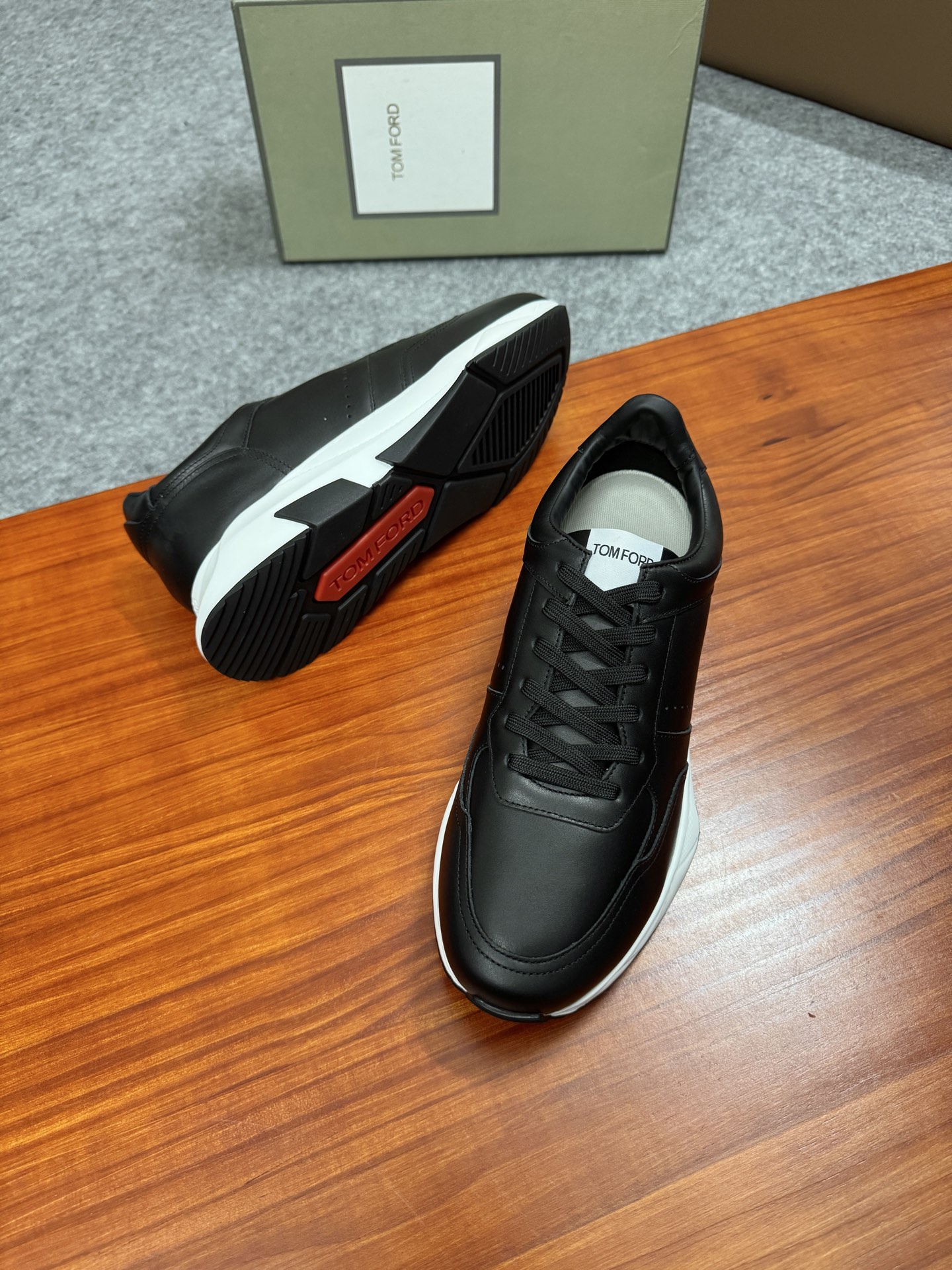 Tom Ford Cambridge Black Leather Low-Top Sneakers with Lace-Up and Flat Rubber Sole 3 i1756037738289 522 0 2