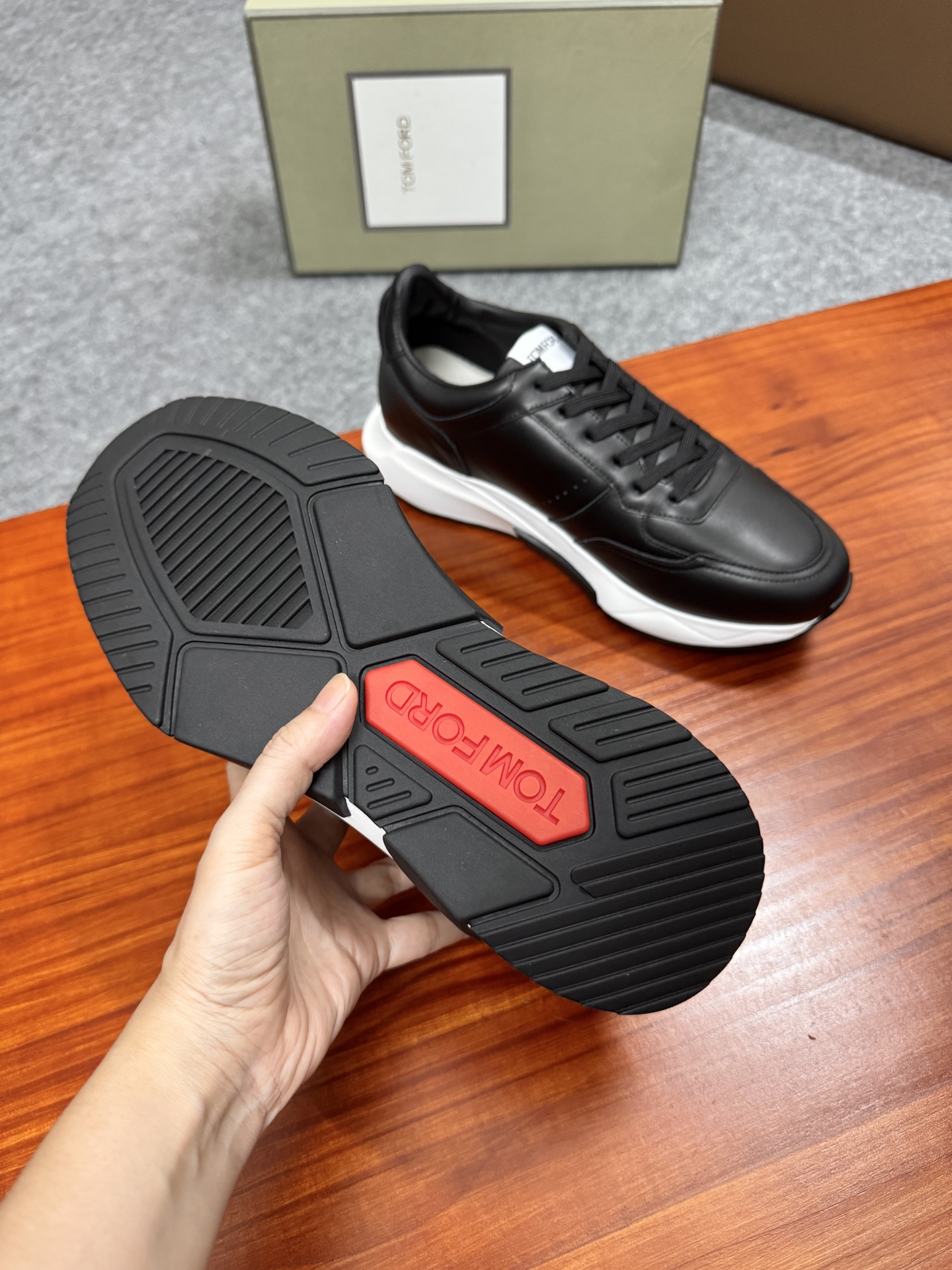 Tom Ford Cambridge Black Leather Low-Top Sneakers with Lace-Up and Flat Rubber Sole 6 i1756037738512 4955 0 5