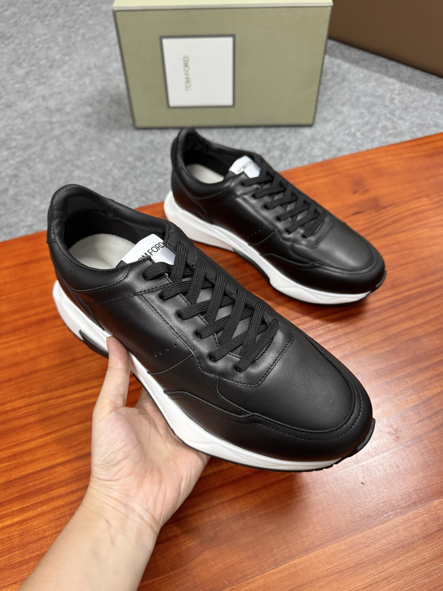 Tom Ford Cambridge Black Leather Low-Top Sneakers with Lace-Up and Flat Rubber Sole 5 i1756037739654 932 0 4